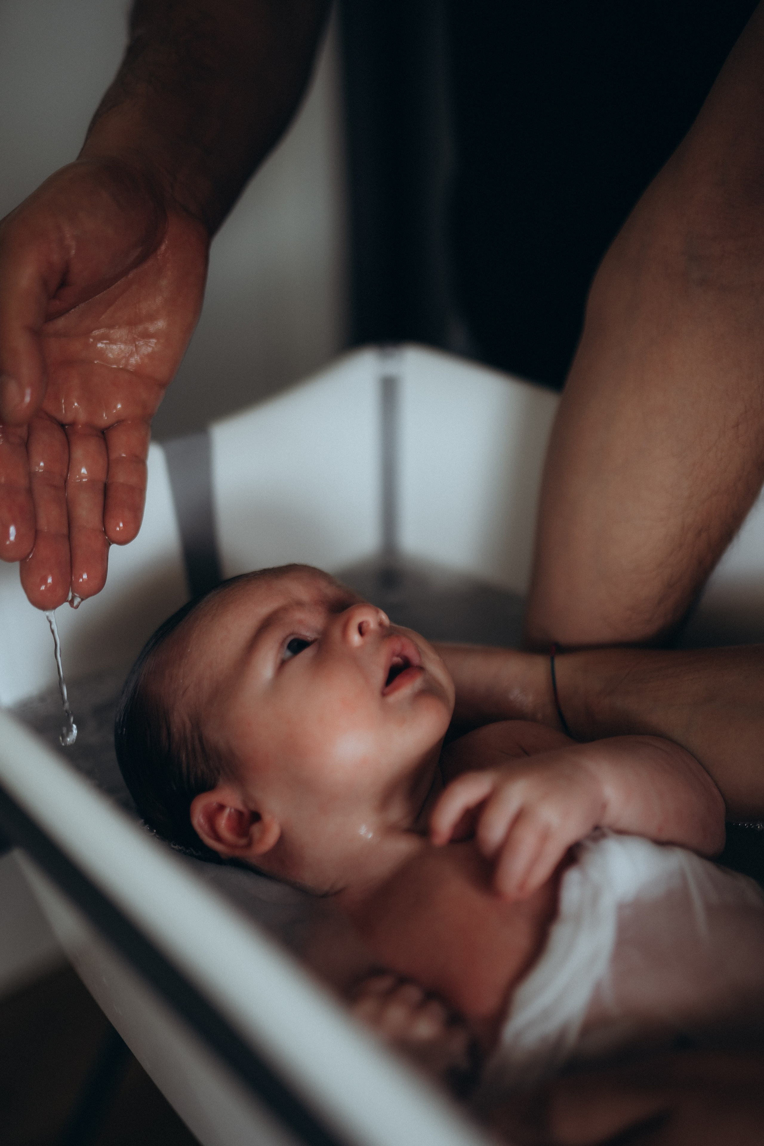 Neonato tra le braccia della mamma durante shooting a Gallarate