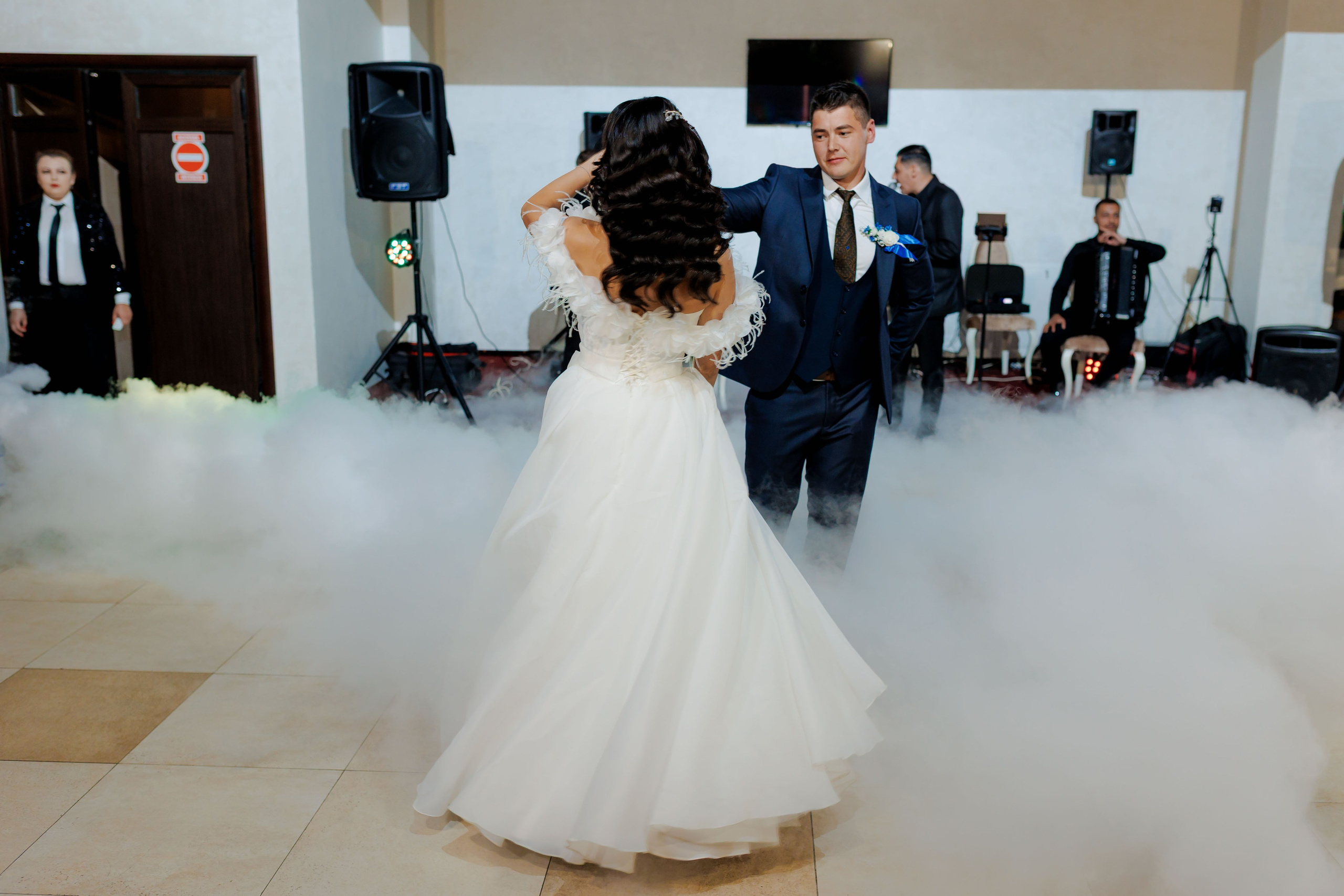 Loredana & Emilian – Ziua Nunții | Videografie - fotografie Botez Suceava, Iași, Botoșani. Servicii foto-video profesionale, pentru momente de neuitat