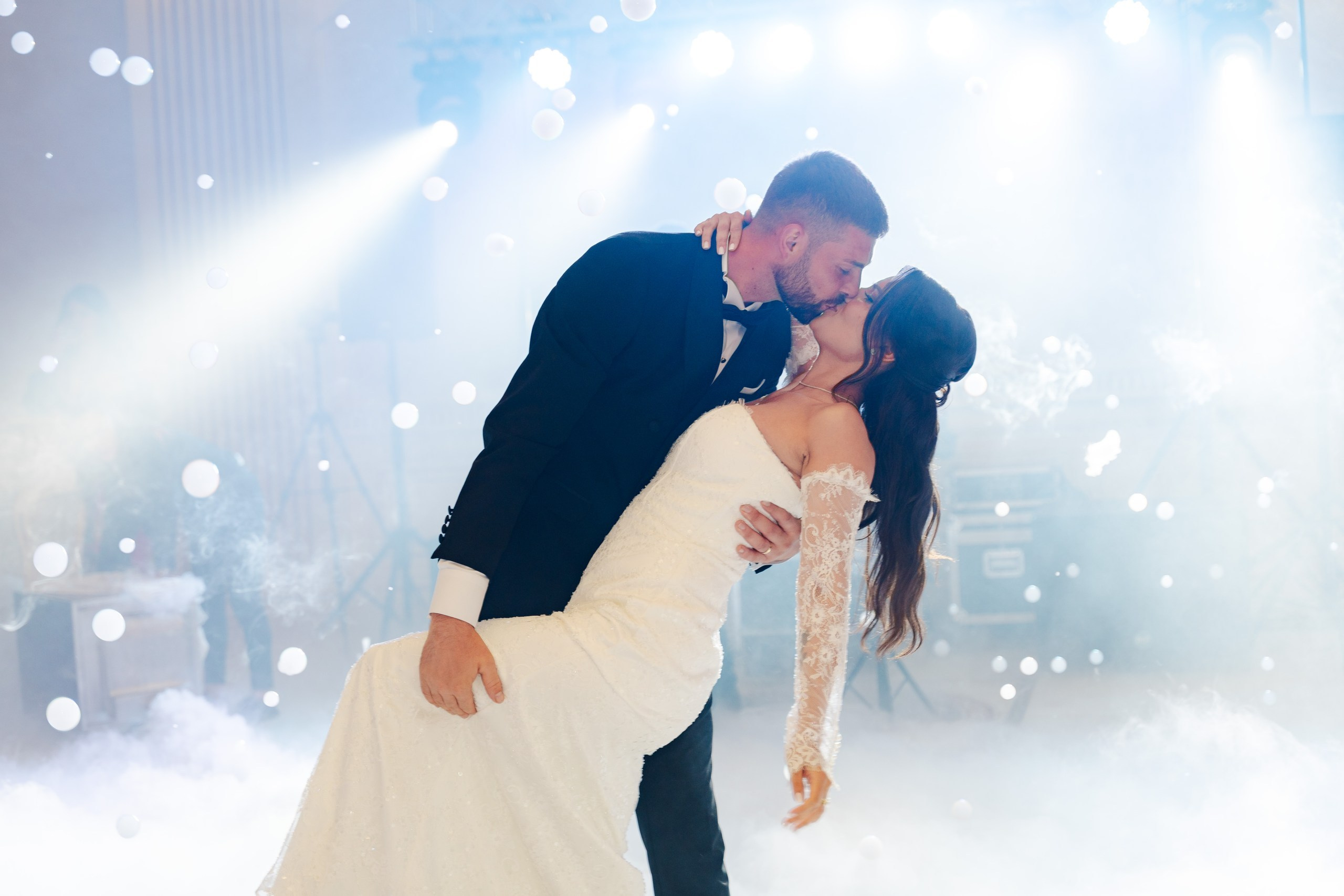 Catalina & Sebi. Ionut Cimpoes FOTOGRAF