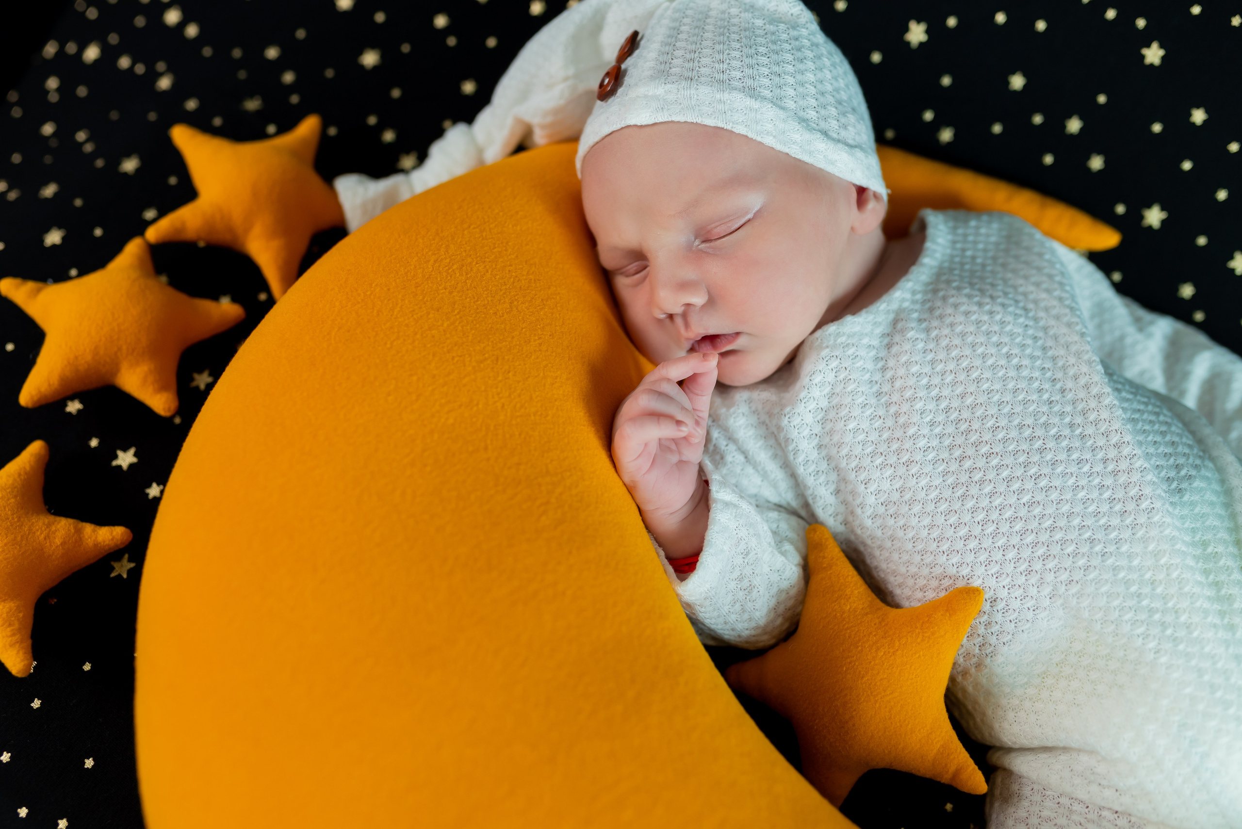 Nou Nascuti/ Newborn. Captured Moments by Olguta Vizauer