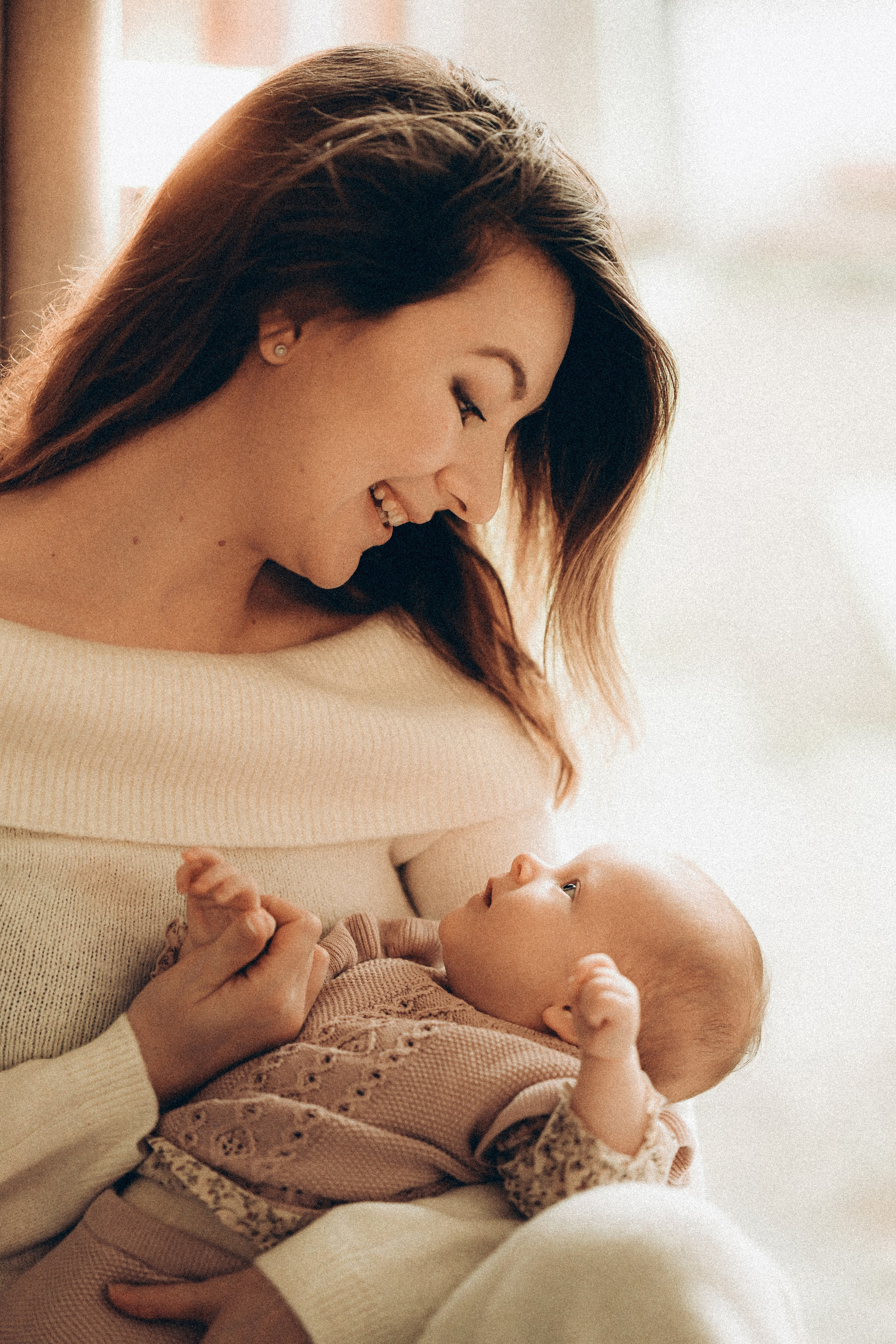 Home newborn session. Tania Gandrabur, photographer in West Midlands, England