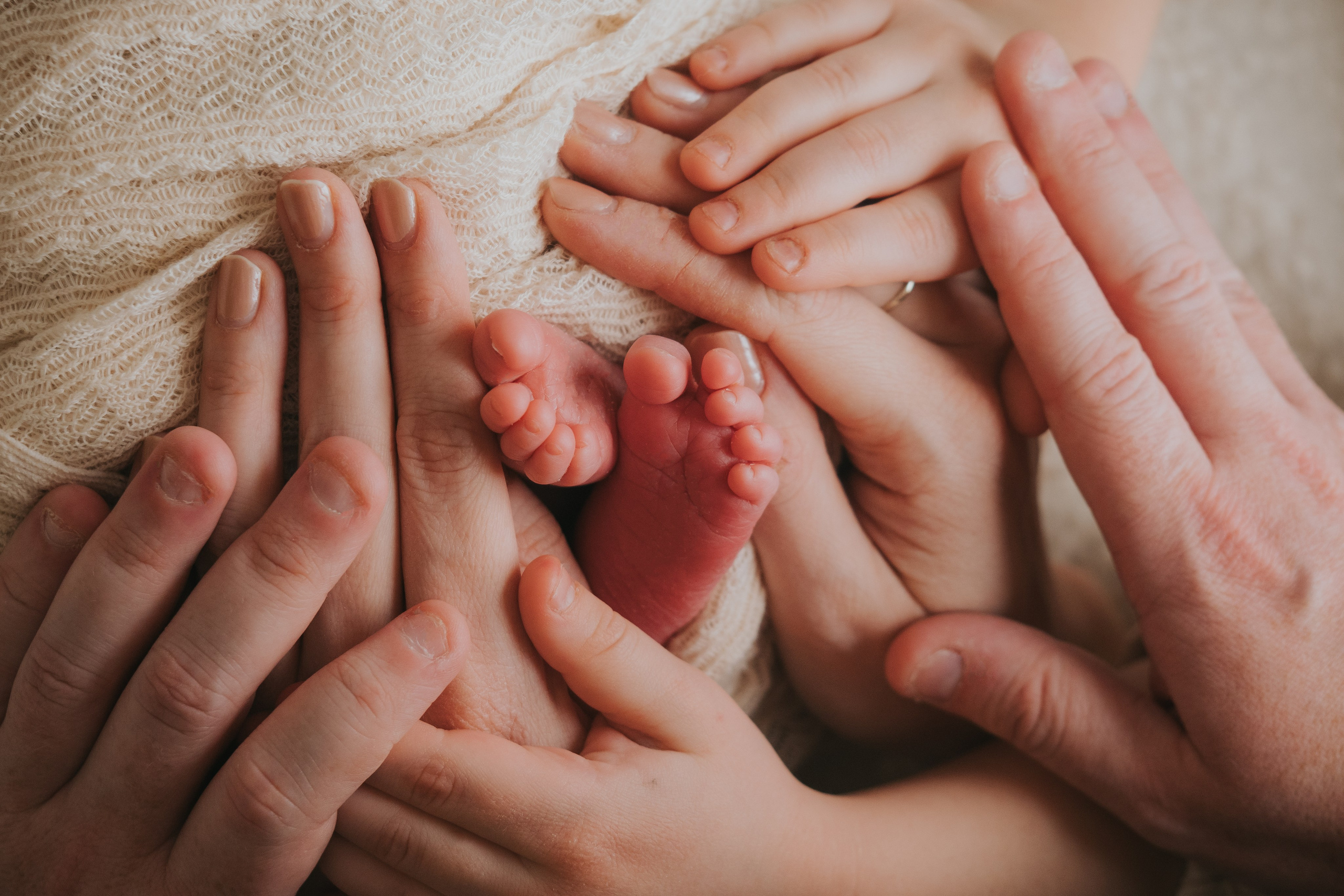 Your Montreal in-home Newborn Session  — what to expect, how to prepare and what to take in consideration. Mimosa Studios — Motherhood & Family Photographer in Montreal