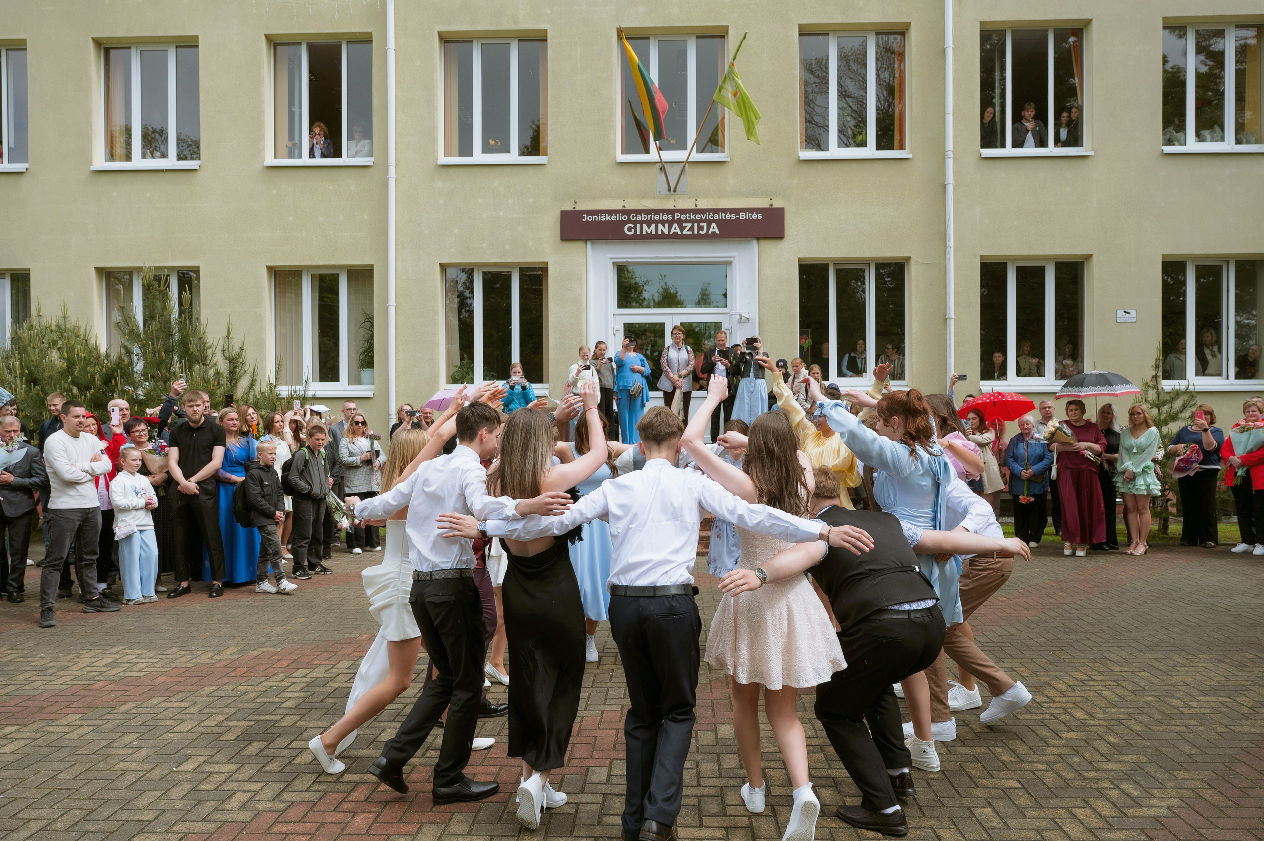 Paskutinis skambutis Joniškėlyje. Vestuvių fotografė Santa Jonuškė | Šiaulių apskritis, Panevėžio apskritis ir visa Lietuva