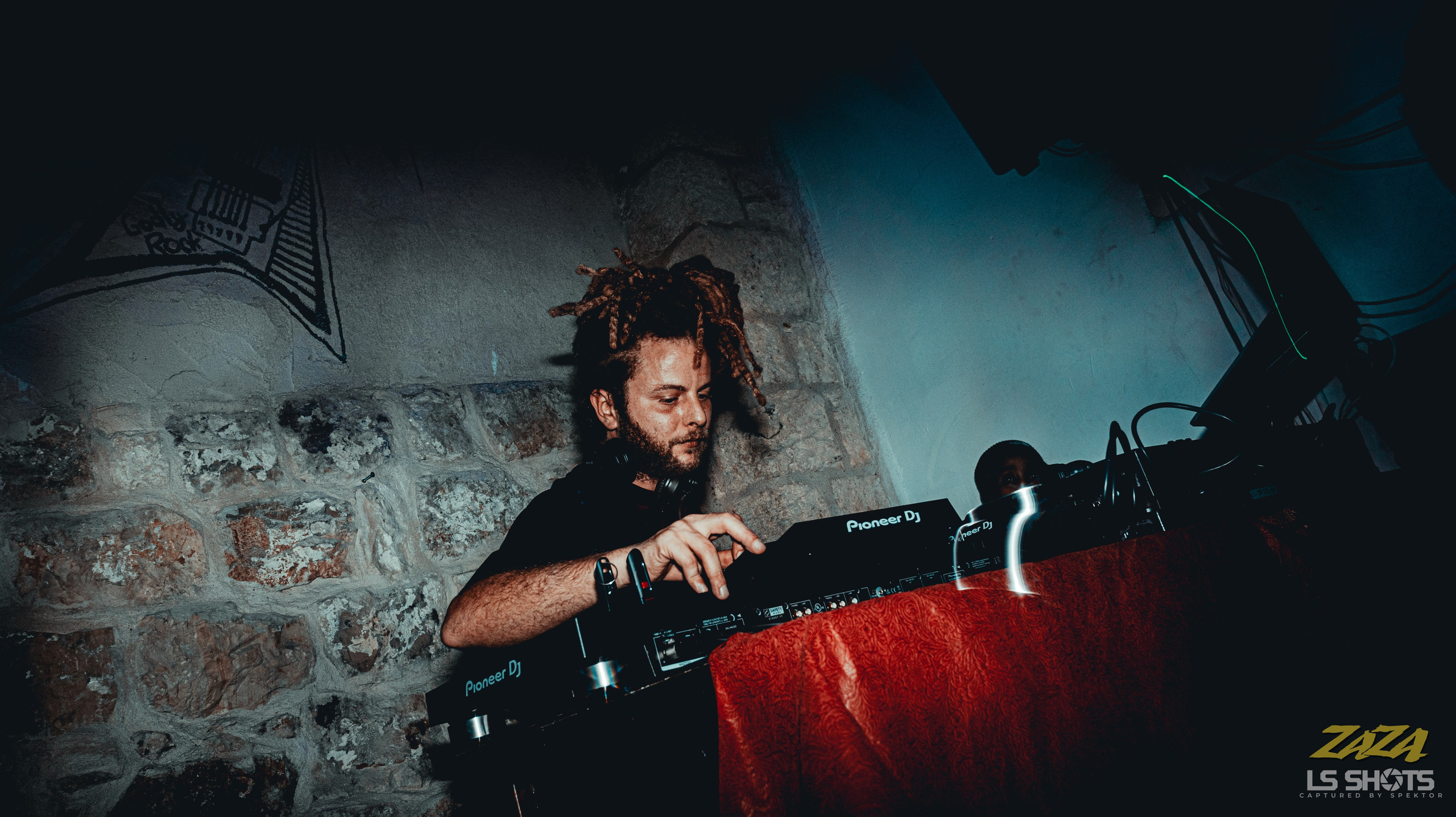 ZAZA — וייב איש. LS Shots official site