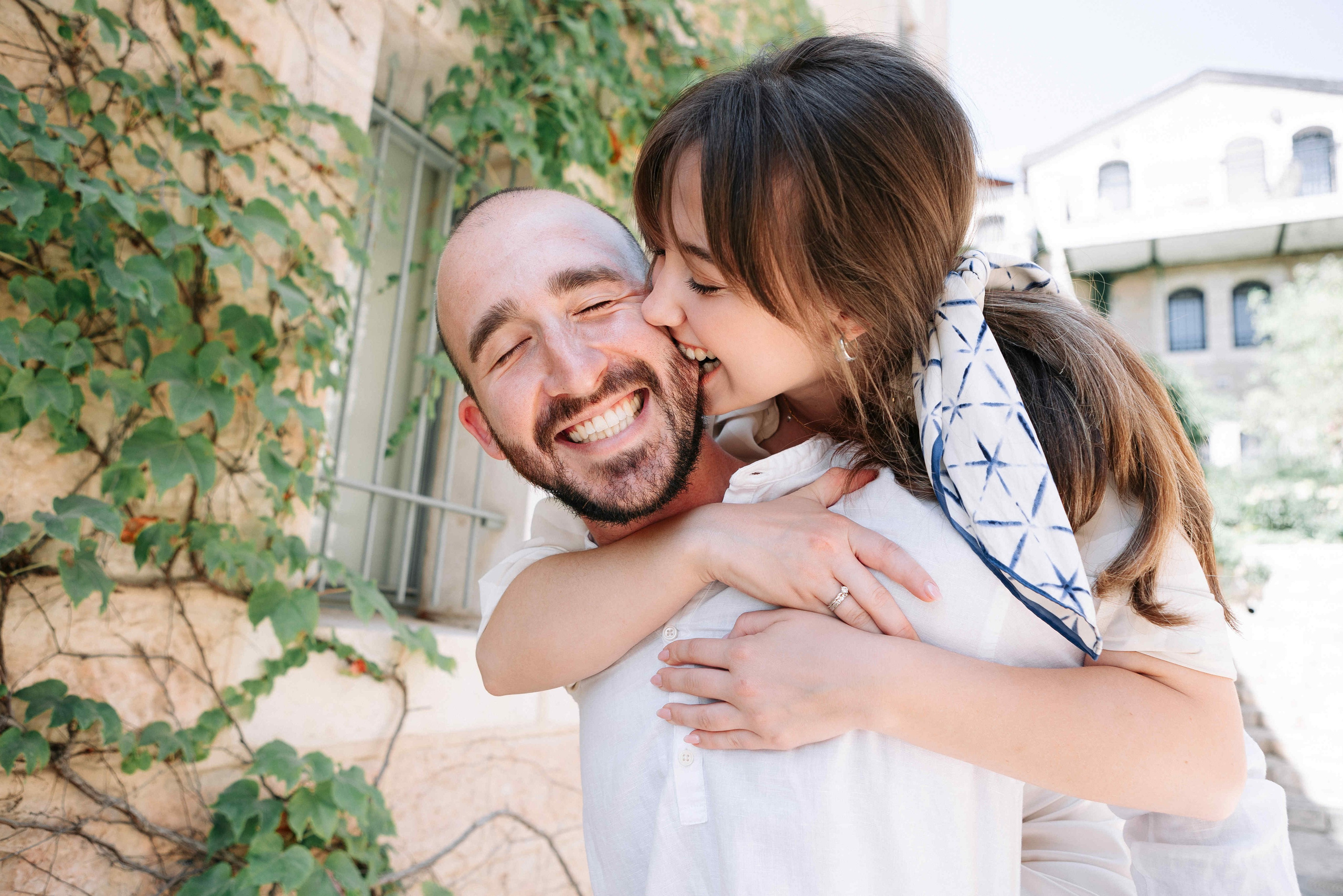 A MONTH AFTER THE WEDDING (morning). PHOTOGRAPHER IN ISRAEL