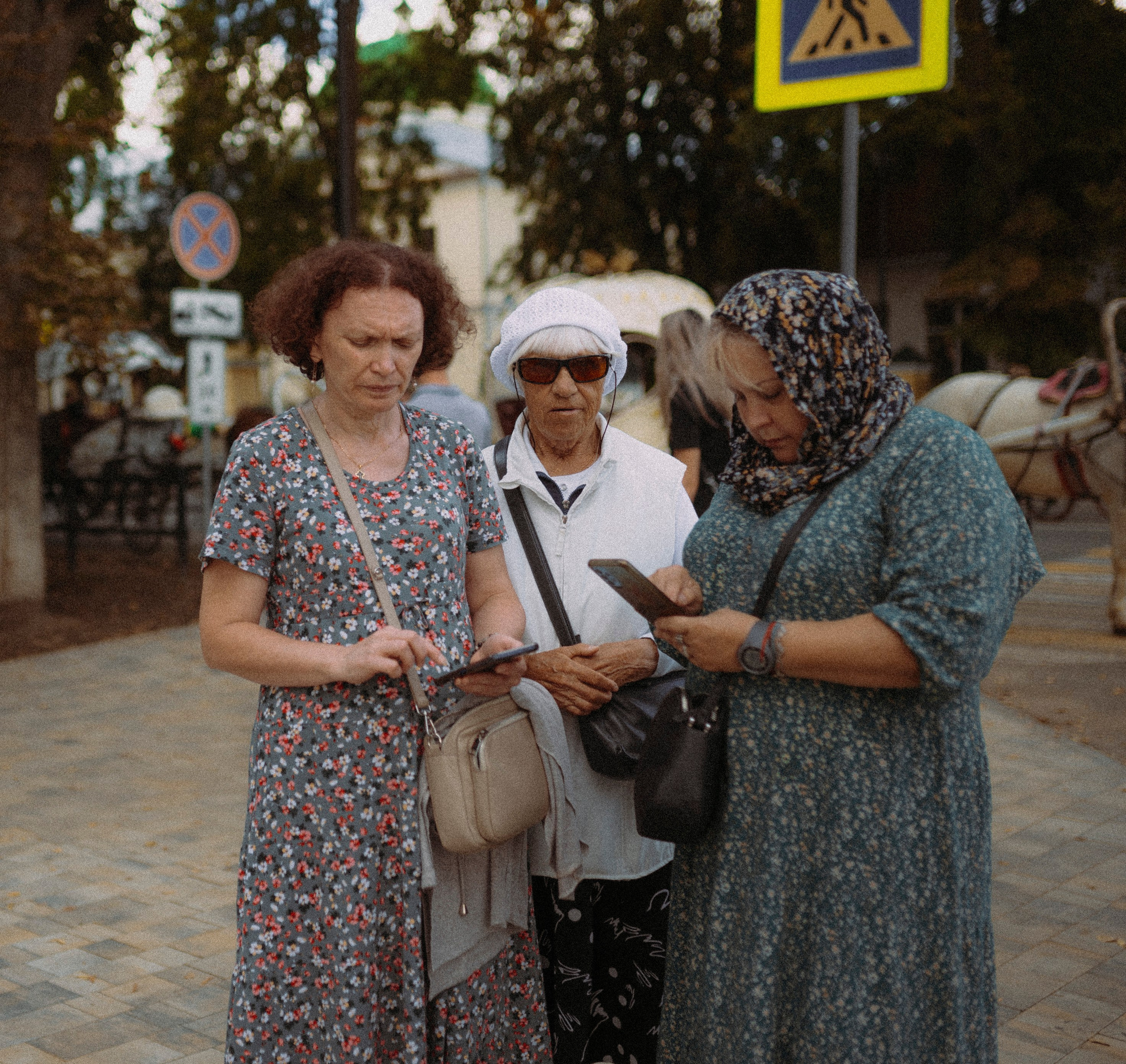 2024. Стрит-фотография, полная абсурда, идиотизма и красоты