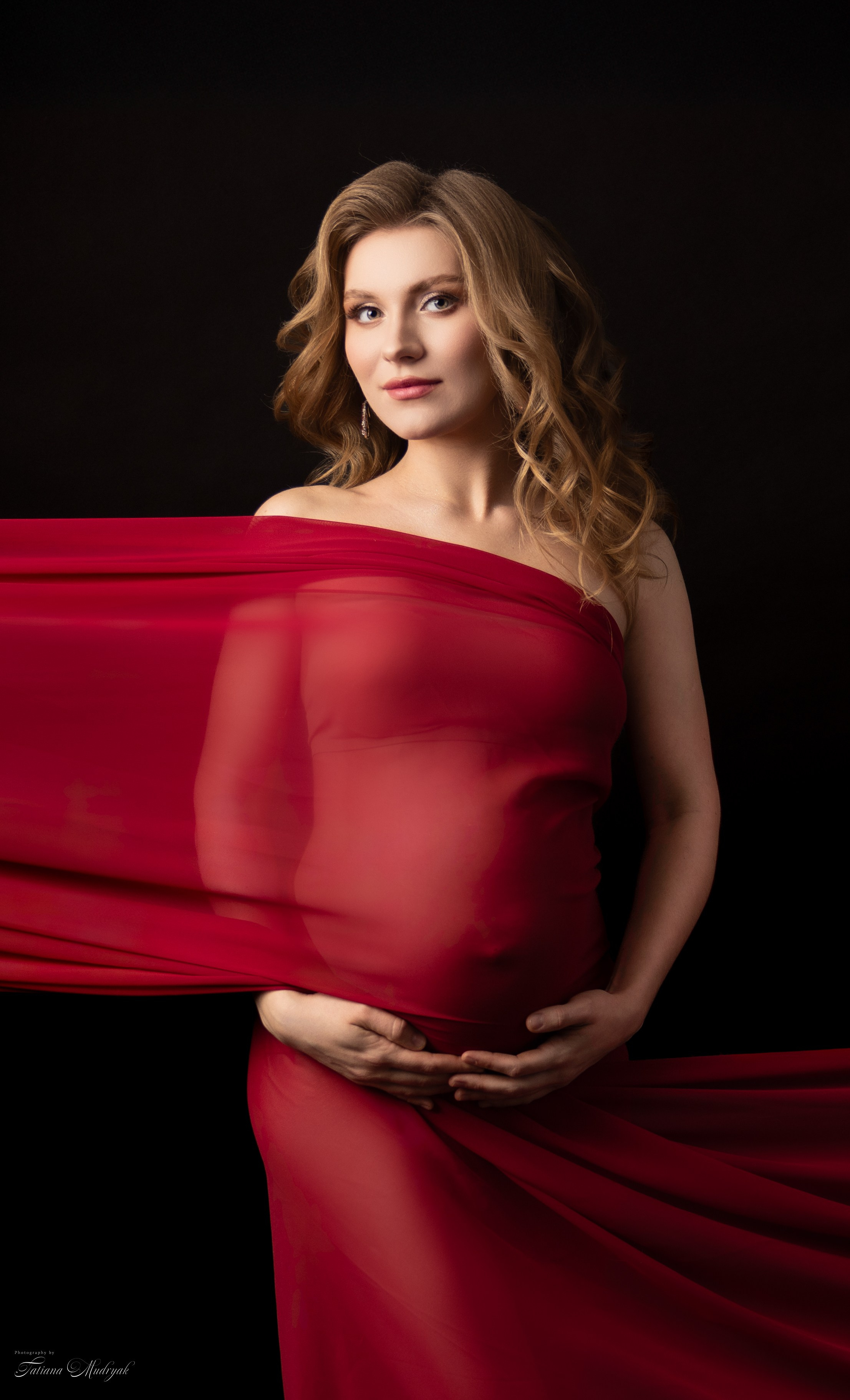 Maternity Wardrobe — Dresses Included for Your Session. Family & Maternity Photographer in Dresden Tatiana Mudryak