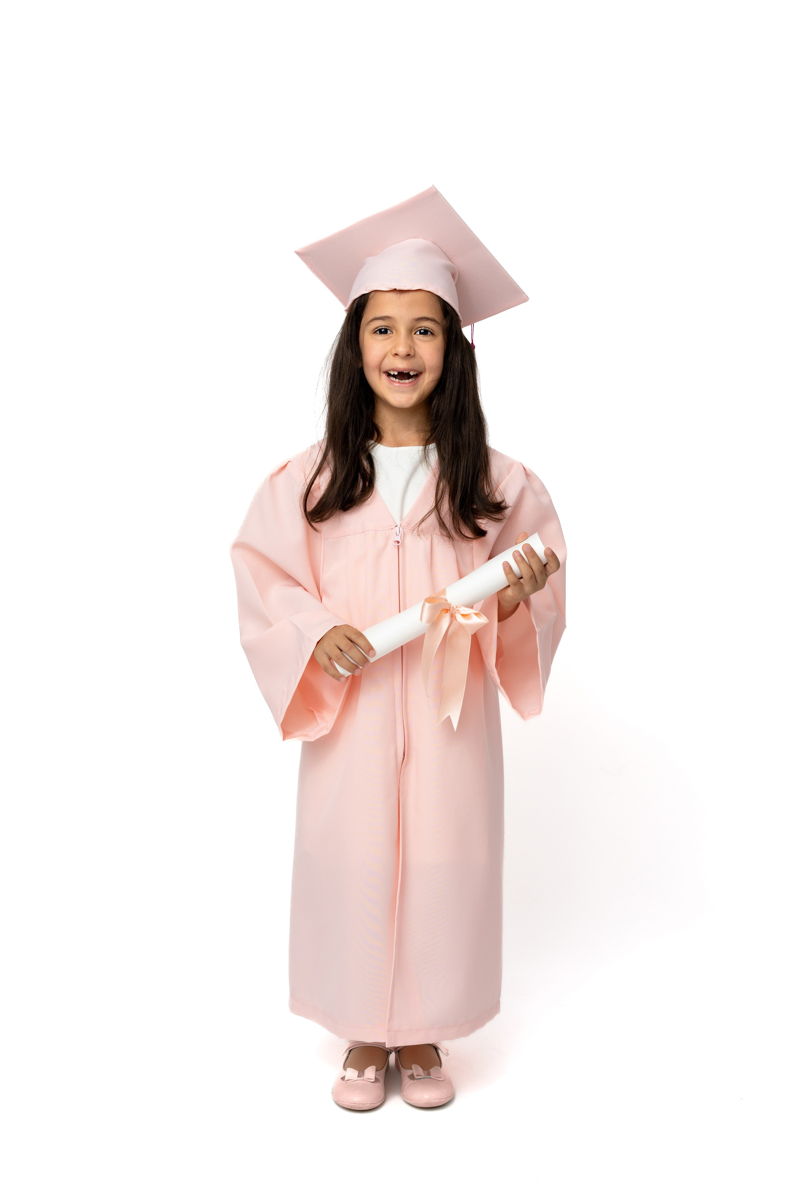Розова тога и академична шапка за деца – завършване на детска градина.
