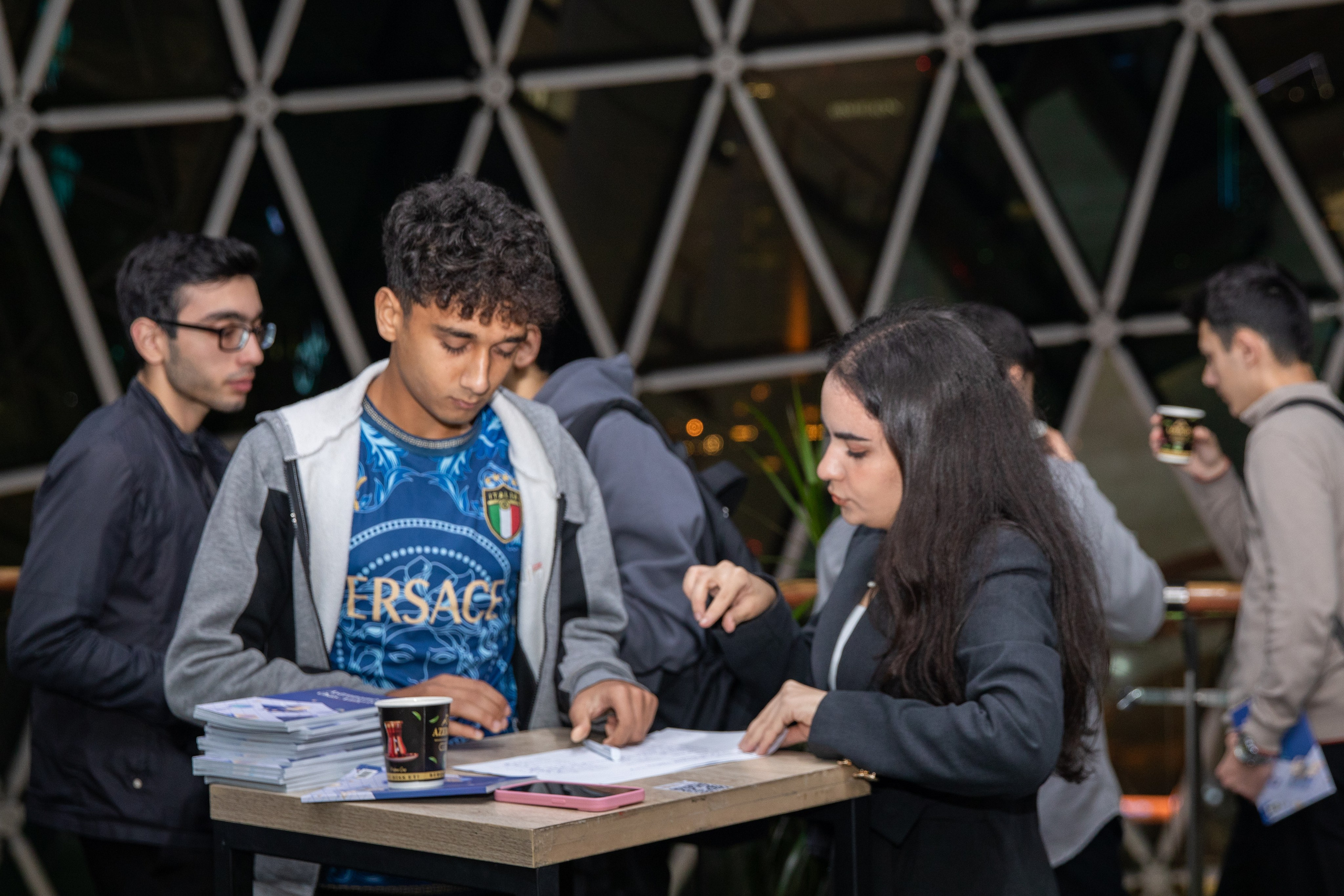 “Astronomiyada Əsas Anlayışlar” kitabının və “Fəza və Zamanın Elçiləri” filminin təqdimatı. Həvəskar Astronomlar Cəmiyyəti — Astronomy.az