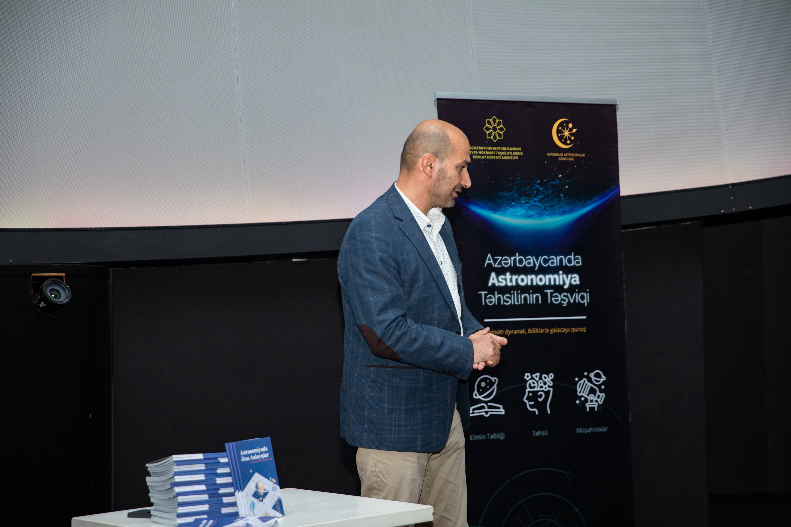 “Astronomiyada Əsas Anlayışlar” kitabının və “Fəza və Zamanın Elçiləri” filminin təqdimatı. Həvəskar Astronomlar Cəmiyyəti — Astronomy.az