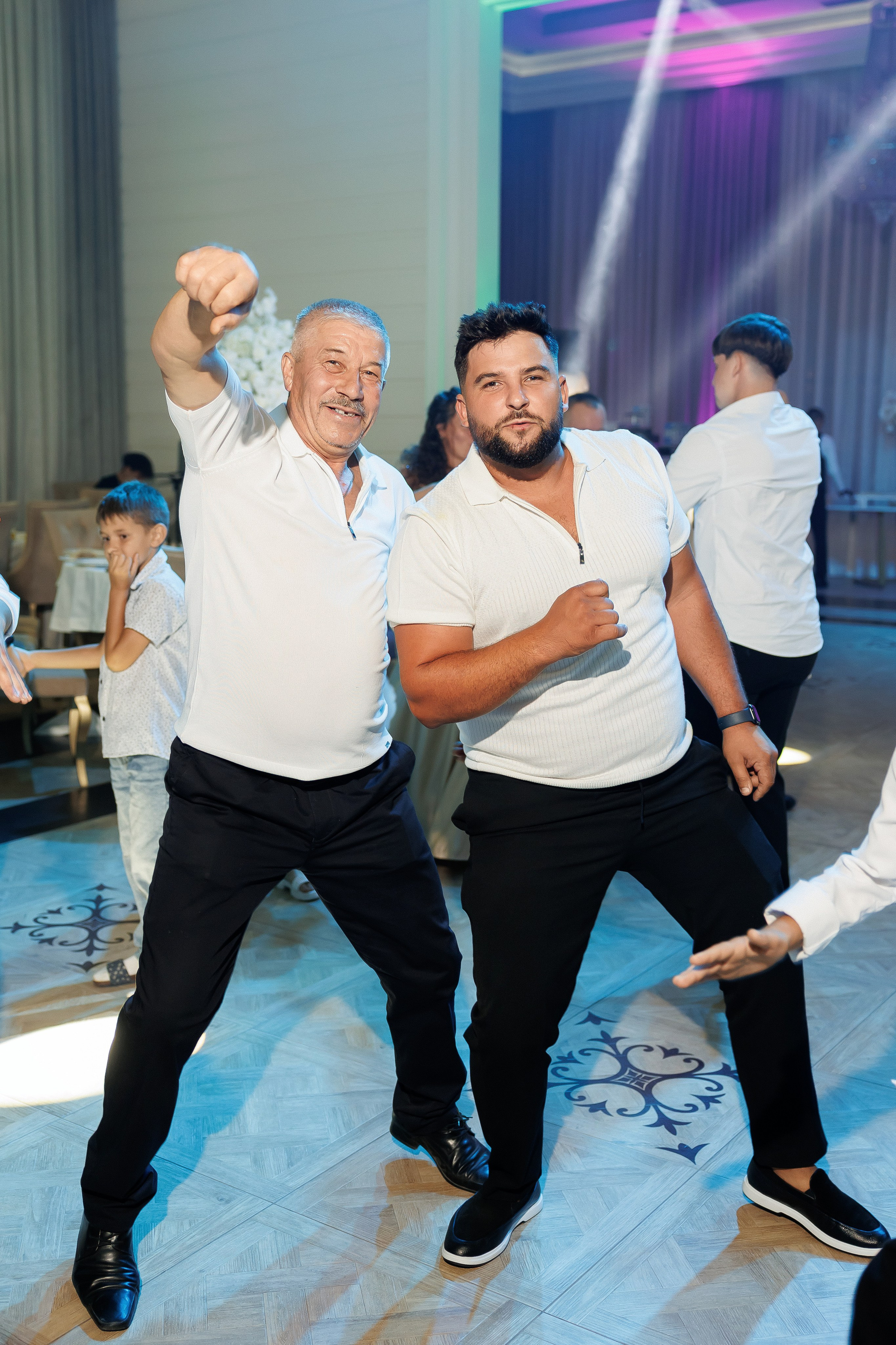 Eugen & Livia — Grand Elysee — Wedding Day. Servicii Foto și Video 067188353