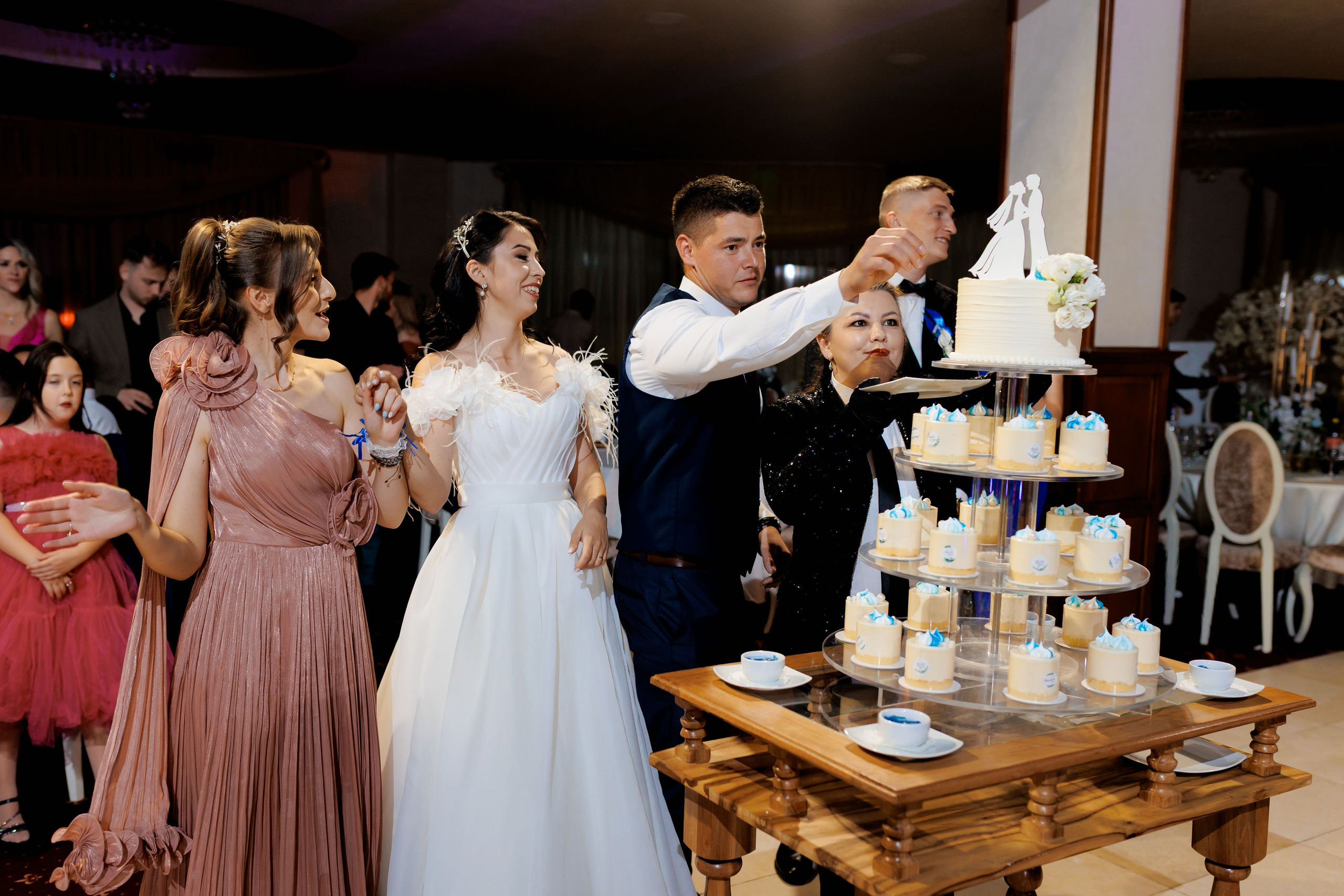 Loredana & Emilian – Ziua Nunții | Videografie - fotografie Botez Suceava, Iași, Botoșani. Servicii foto-video profesionale, pentru momente de neuitat