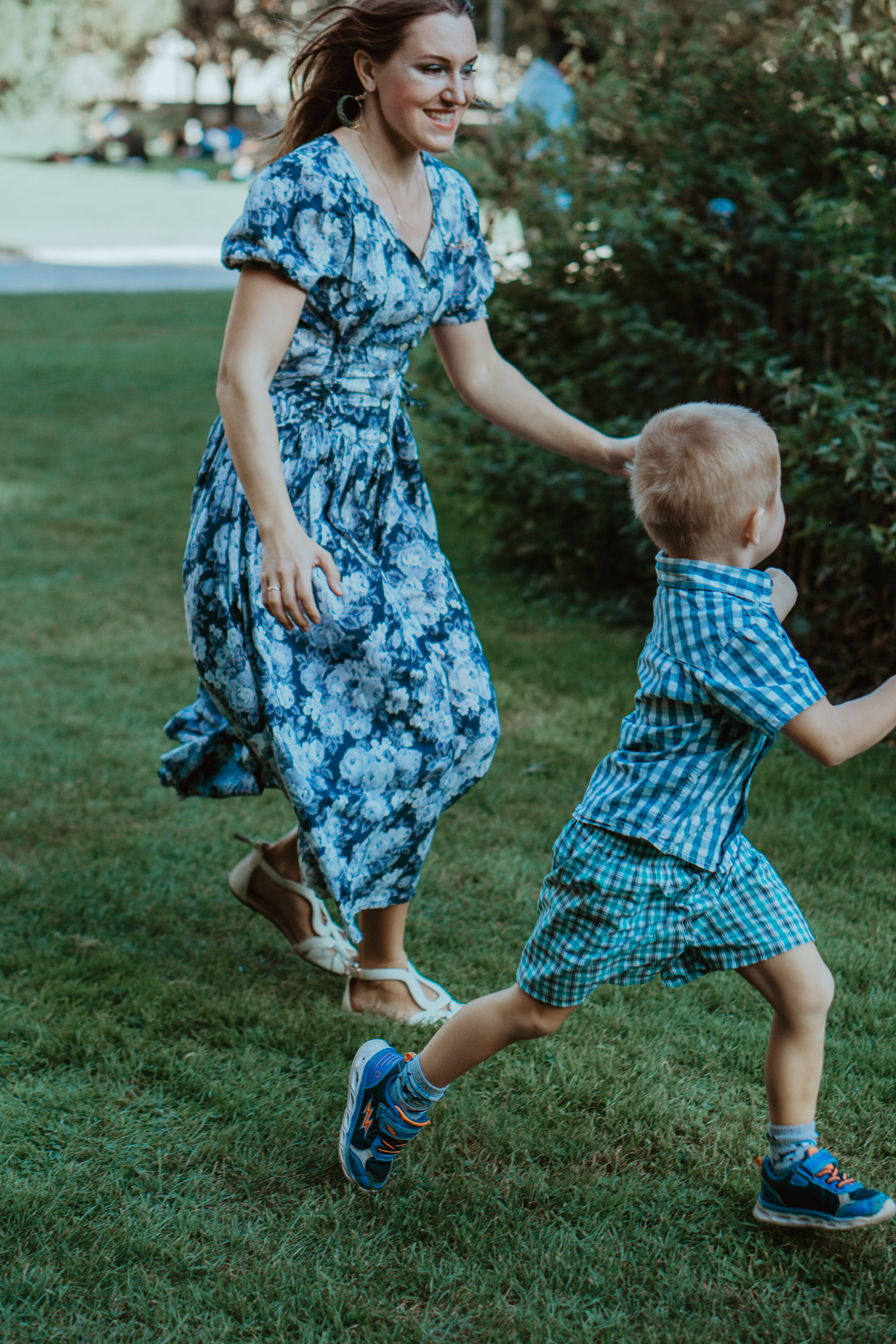Little Kolya know how to have fun ;). Family photographer Aargau Zurich