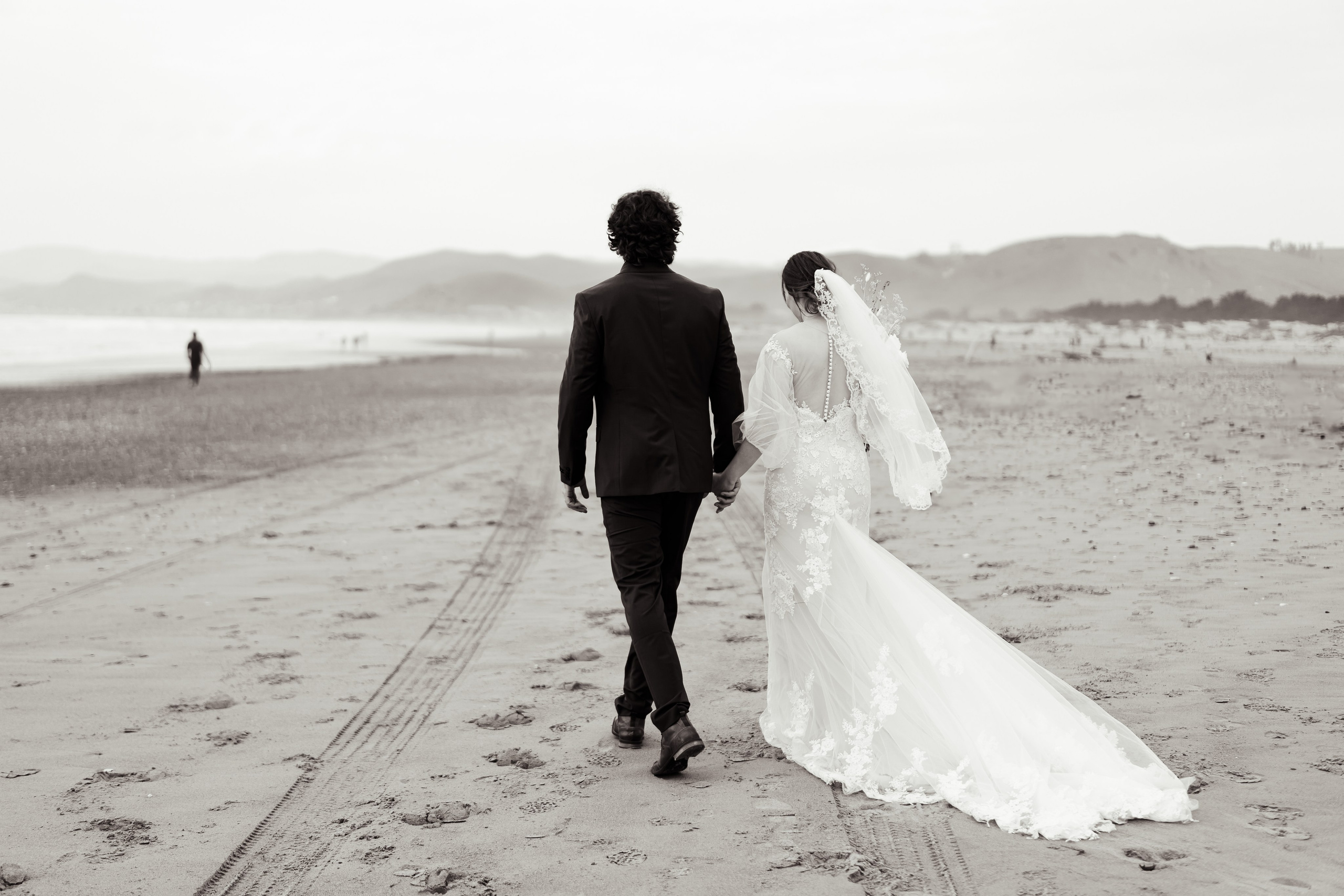 Candid wedding photography for intimate weddings