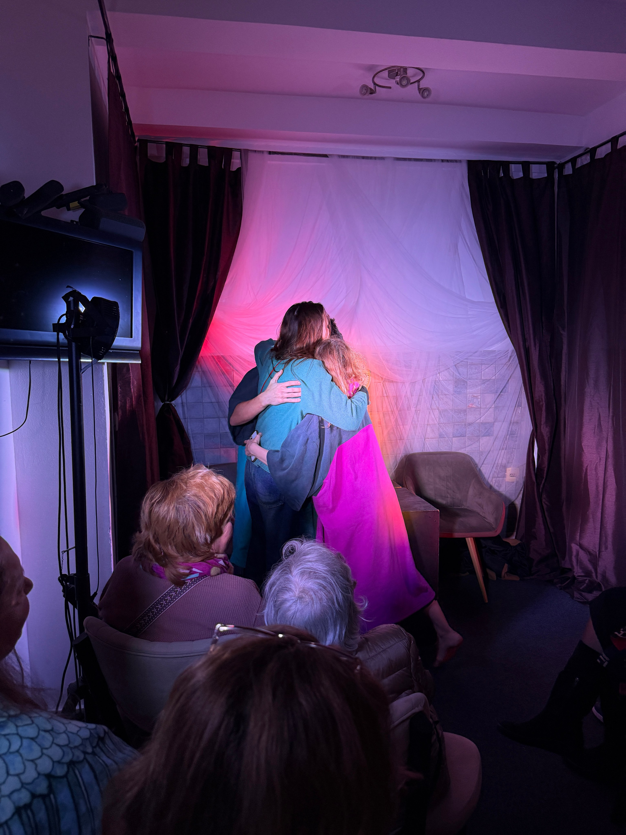 Фоторепортаж вистави у Будві. Портретний фотограф Альона Новгородцева