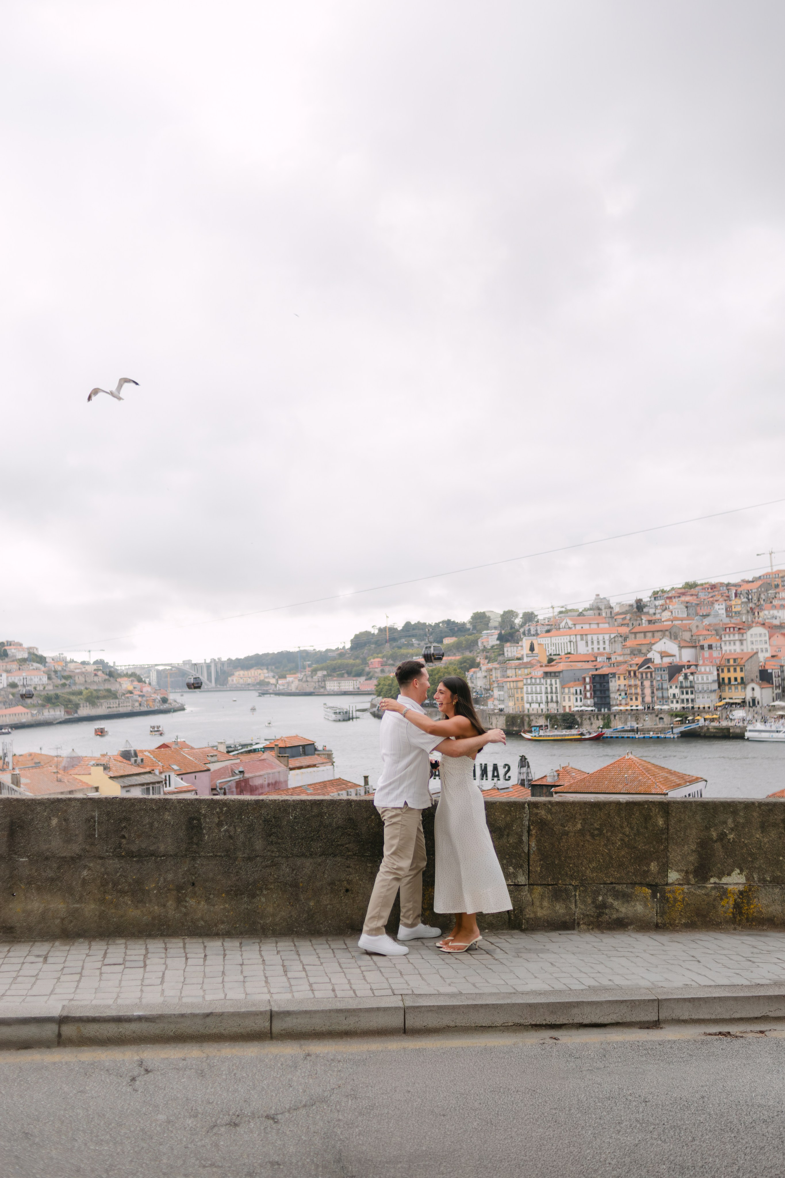Wedding Proposal in Porto. Fotógrafo de casamentos e destination wedding no Porto, Portugal — Davi Valente | Lisboa, Douro, Roma e Lago de Como