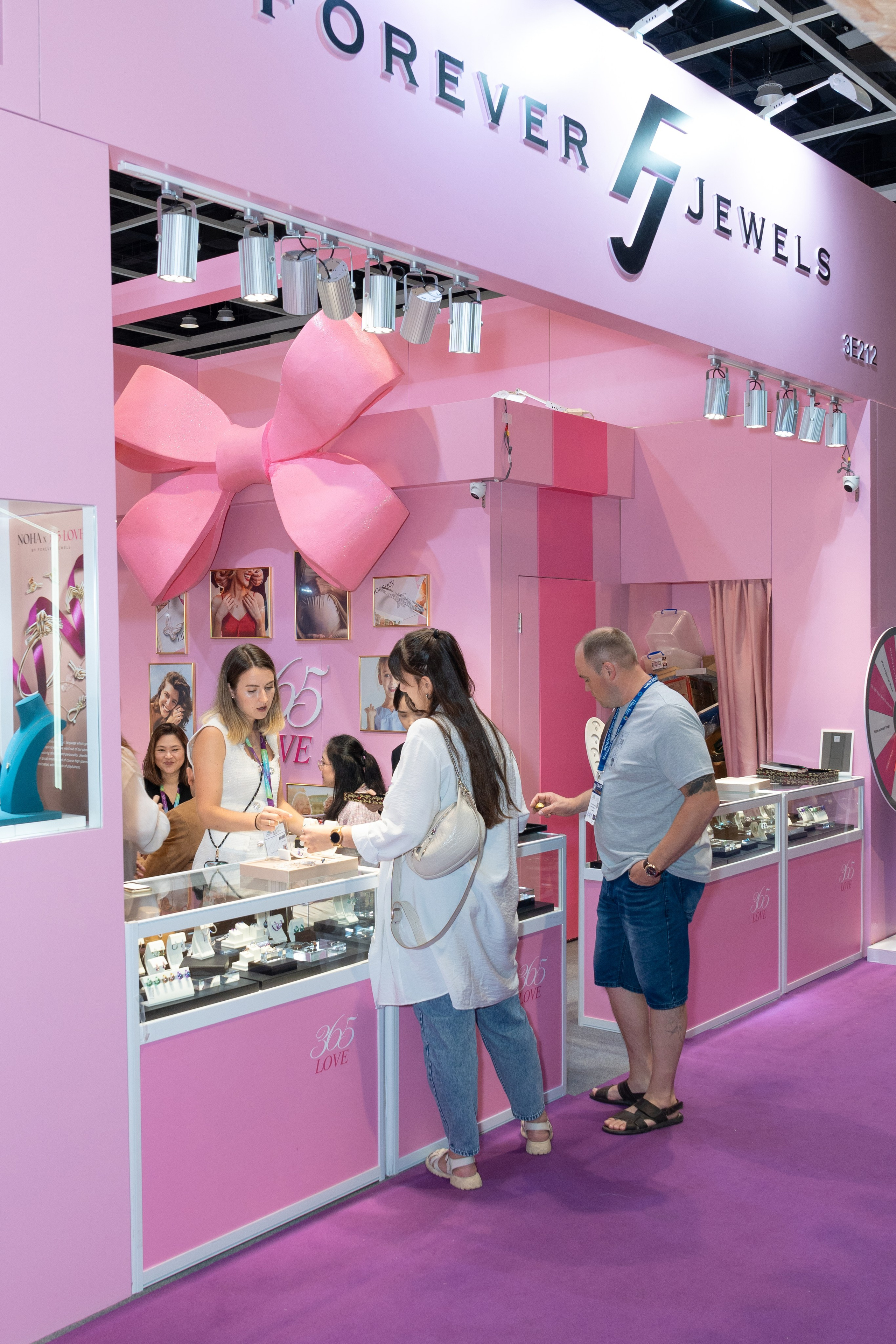 FOREVER5JEWELS. PHOTOGRAPHER IN HONG KONG (WEDDING, FASHION, FAMILY, EVENTS)