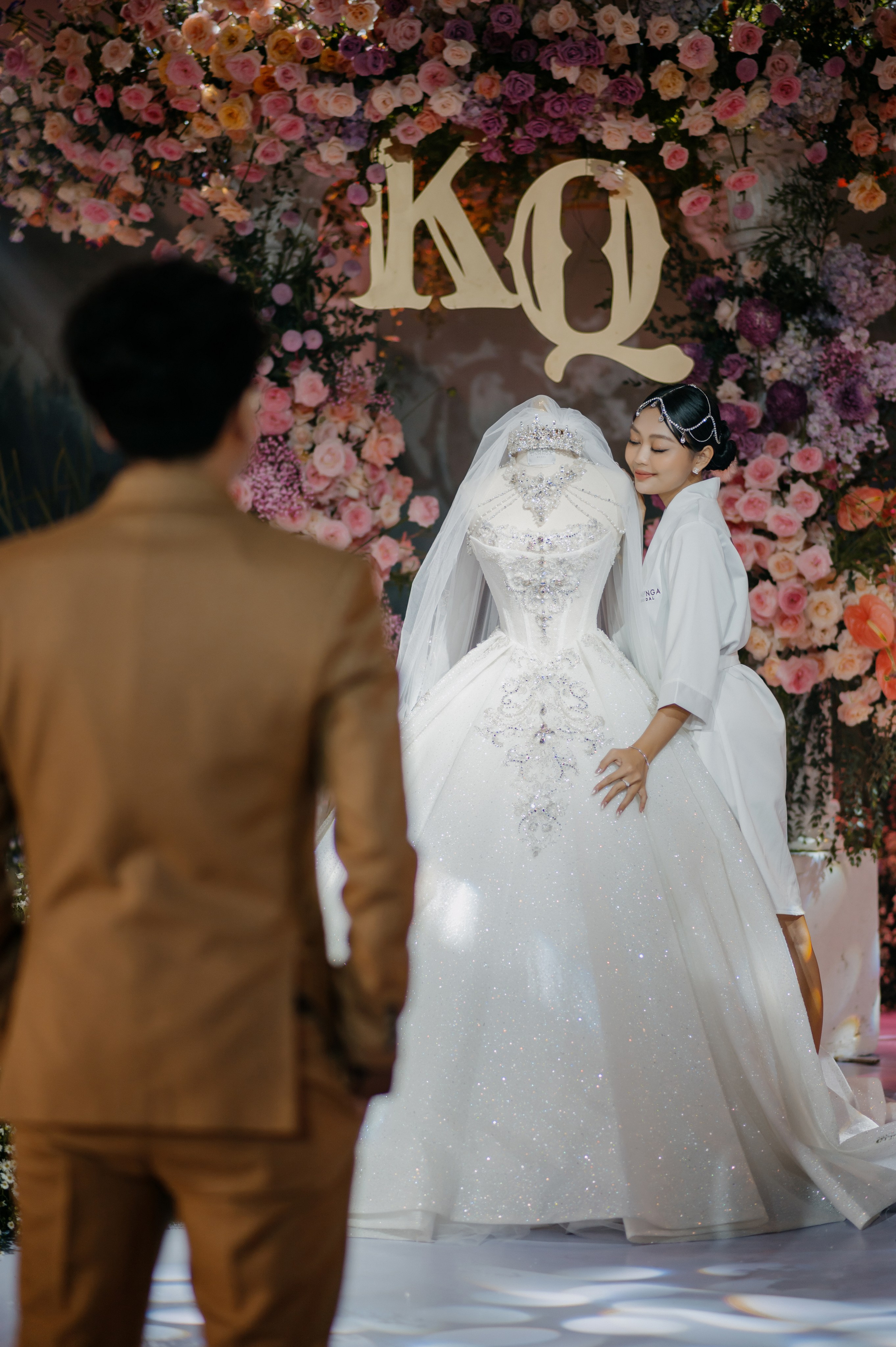 KHANG & QUYEN / Lavela Hotel. Saigon Wedding Present | Art Beyond Moments