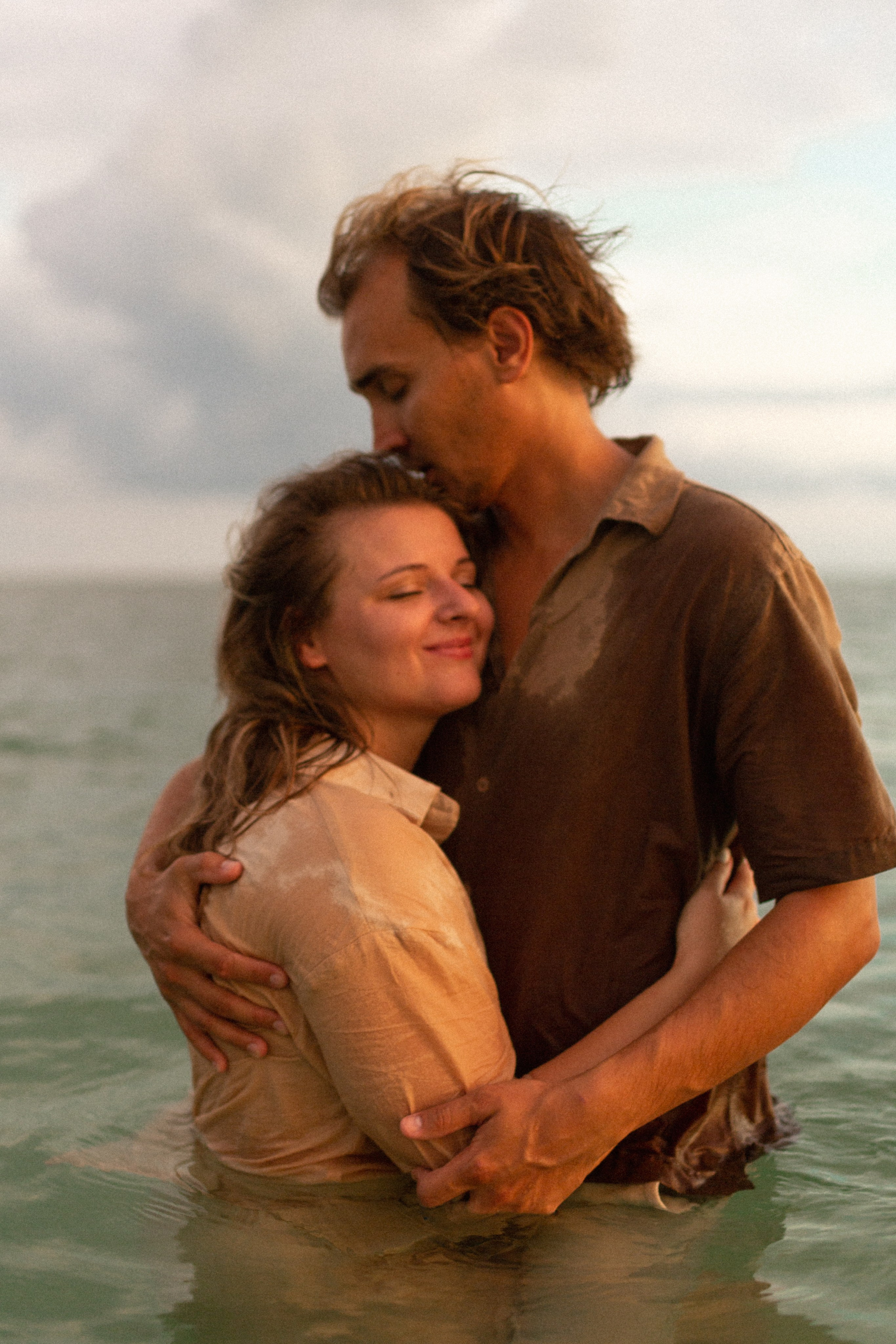 Olya & Misha. Ocean. Photographer Vladmir Gladkov