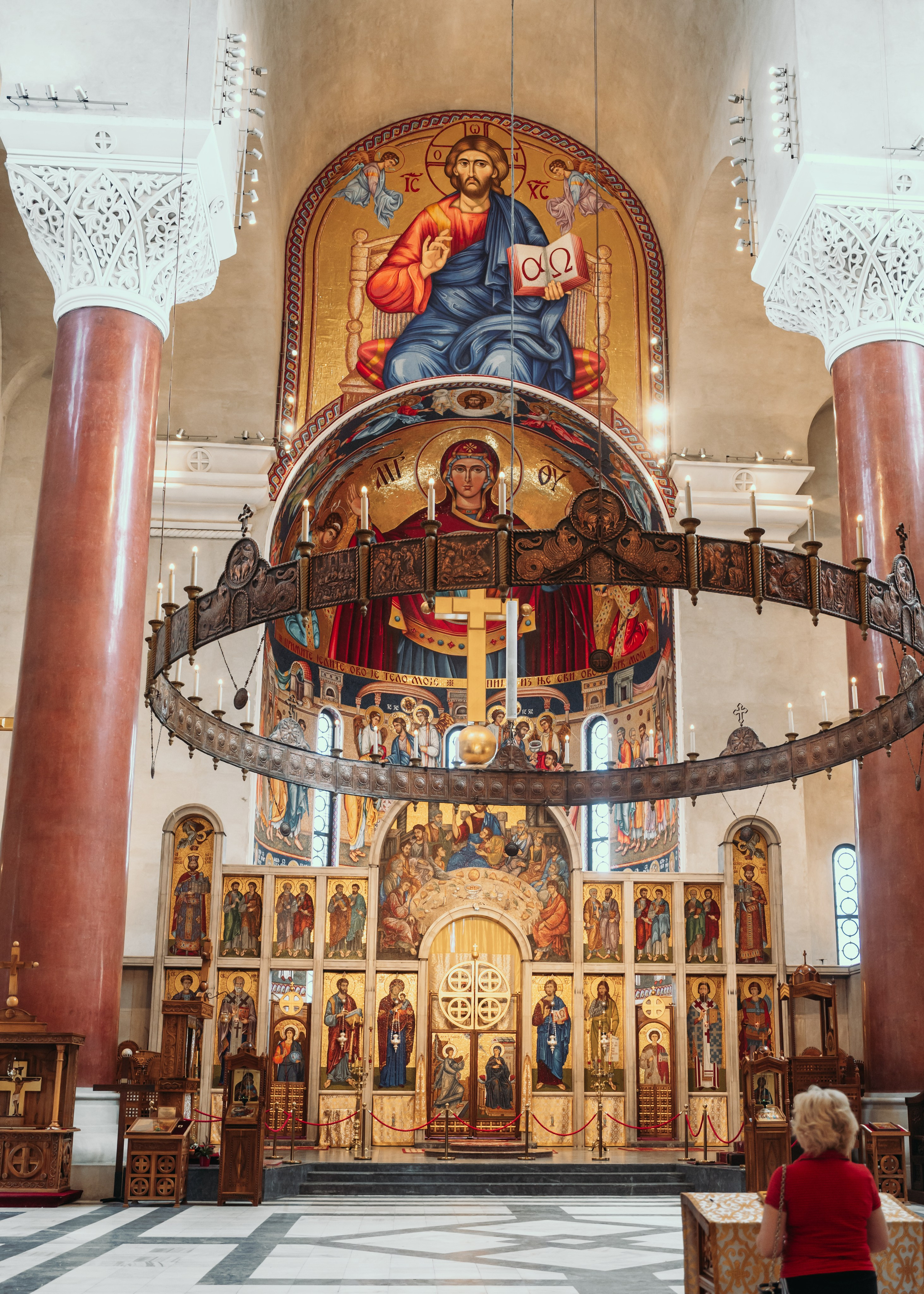 Krštenje u staroj crkvi u centru Beograda