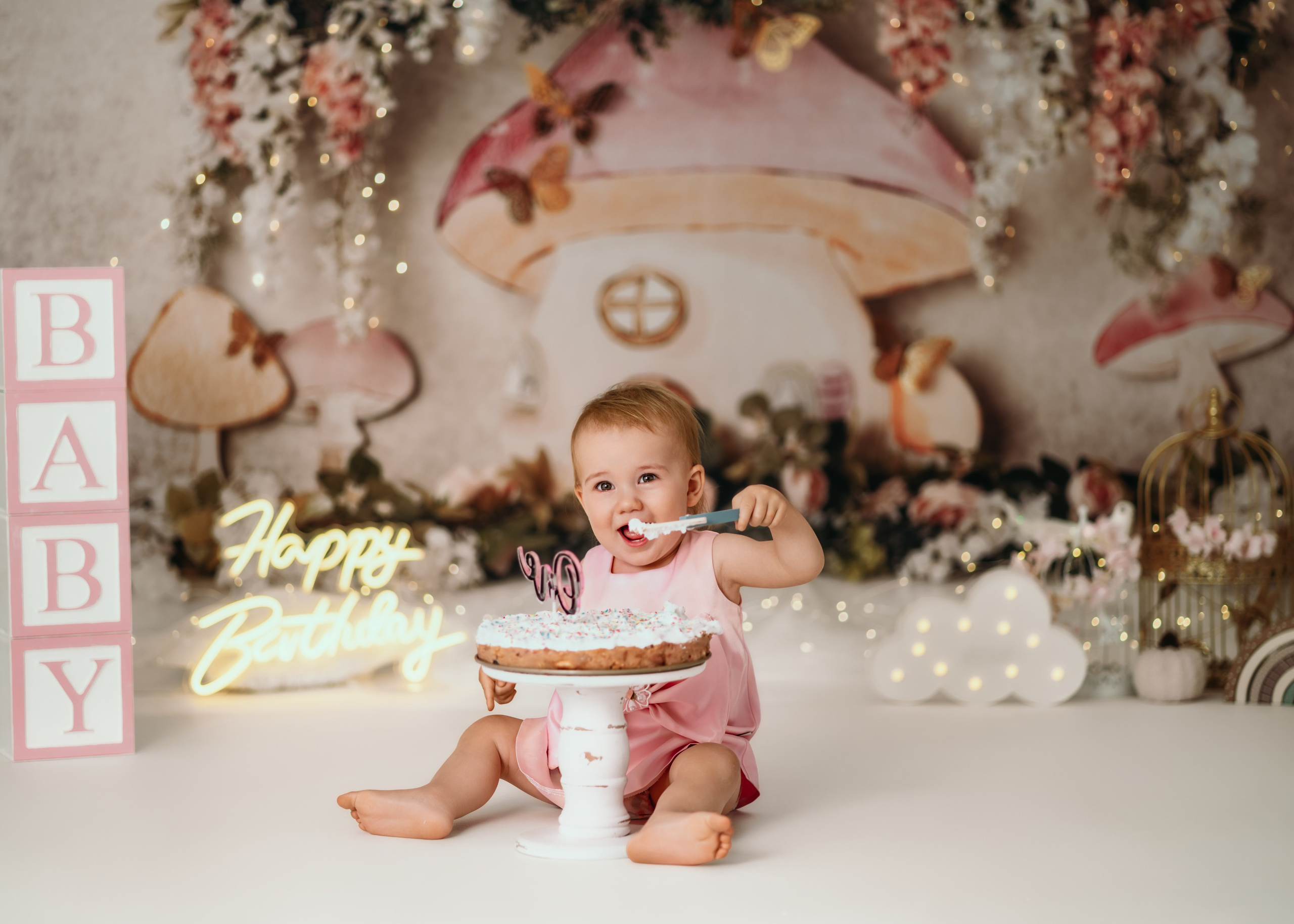 devojcica jede rodjendansku tortu u beogradu