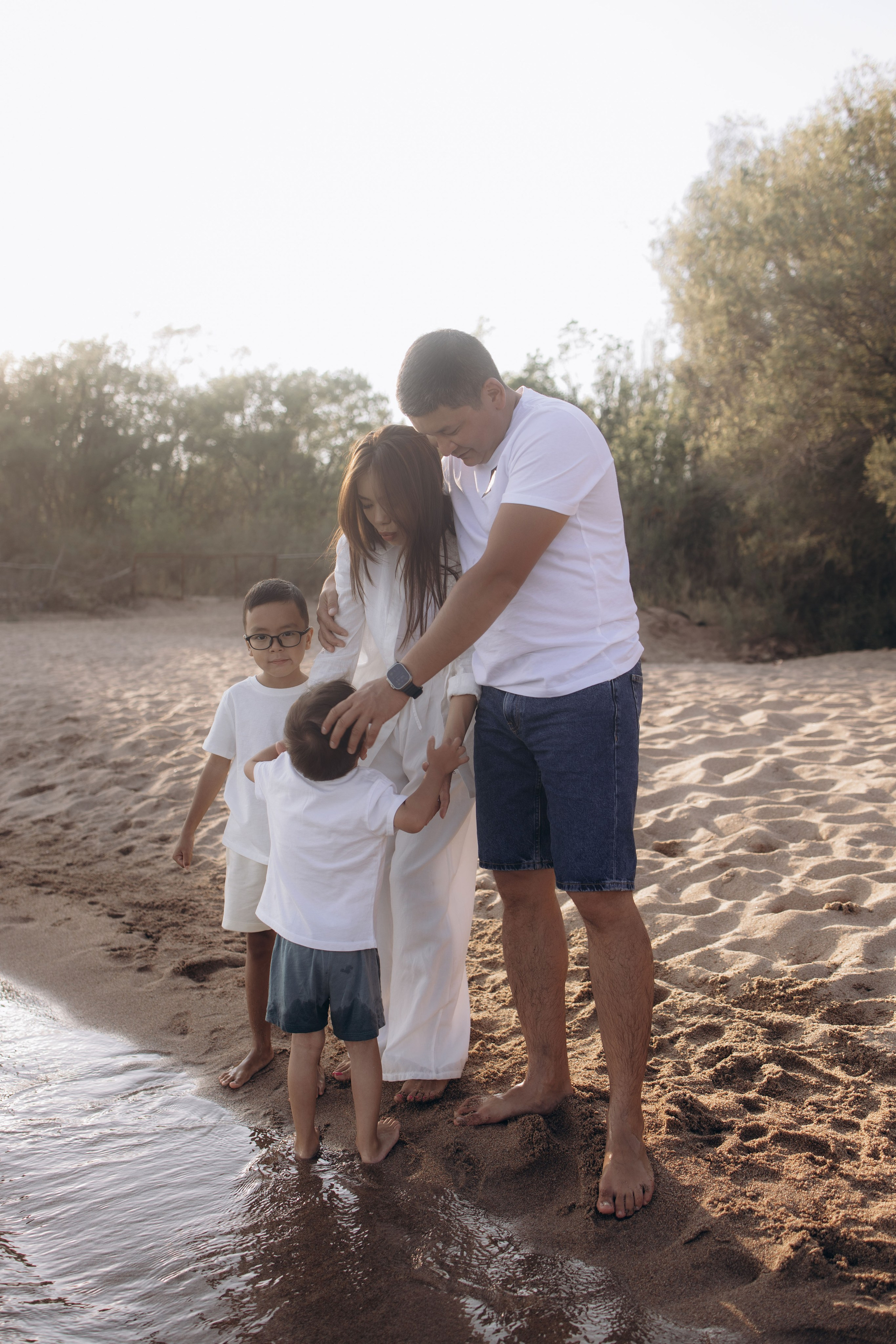 Family at Sunset. Фотограф родов, семей и новорожденных малышей в Дубае