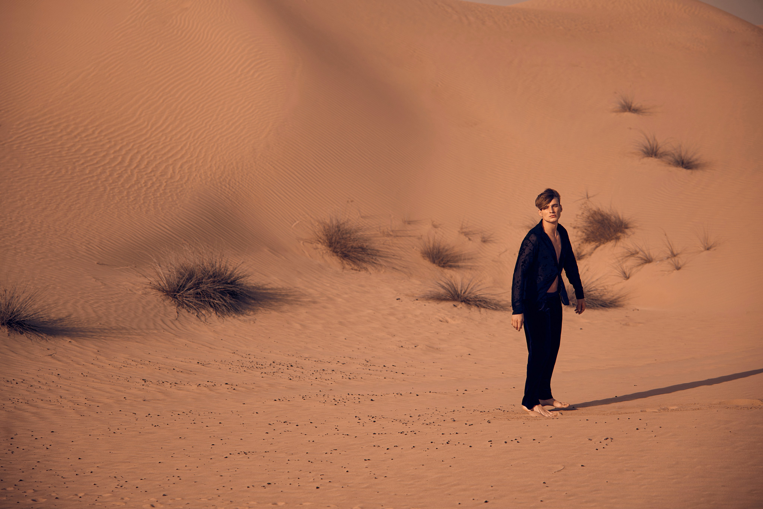 Desert. Female Photographer in Dubai