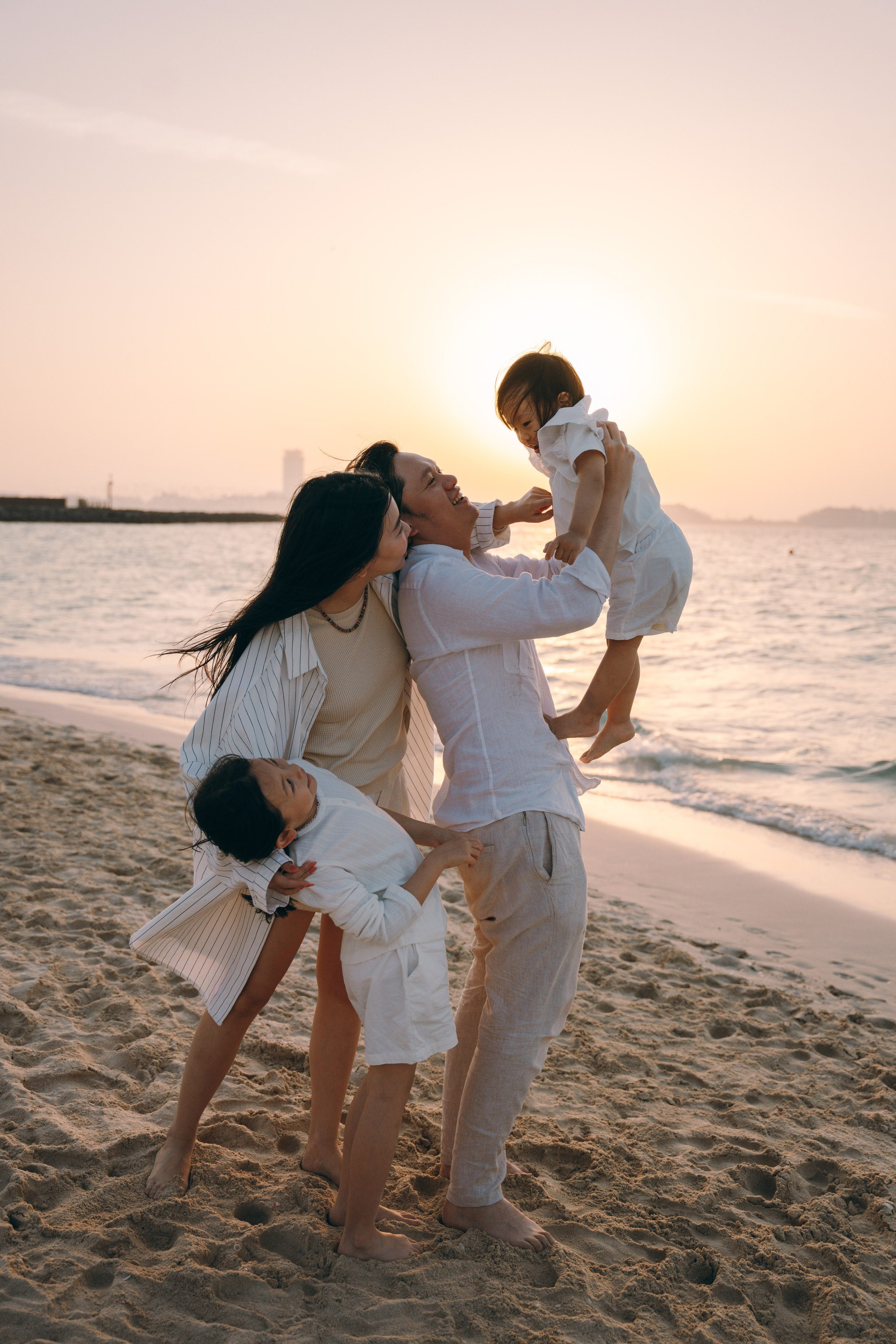 Wavy beach day. Angela Iakovleva — Family Photographer in Dubai