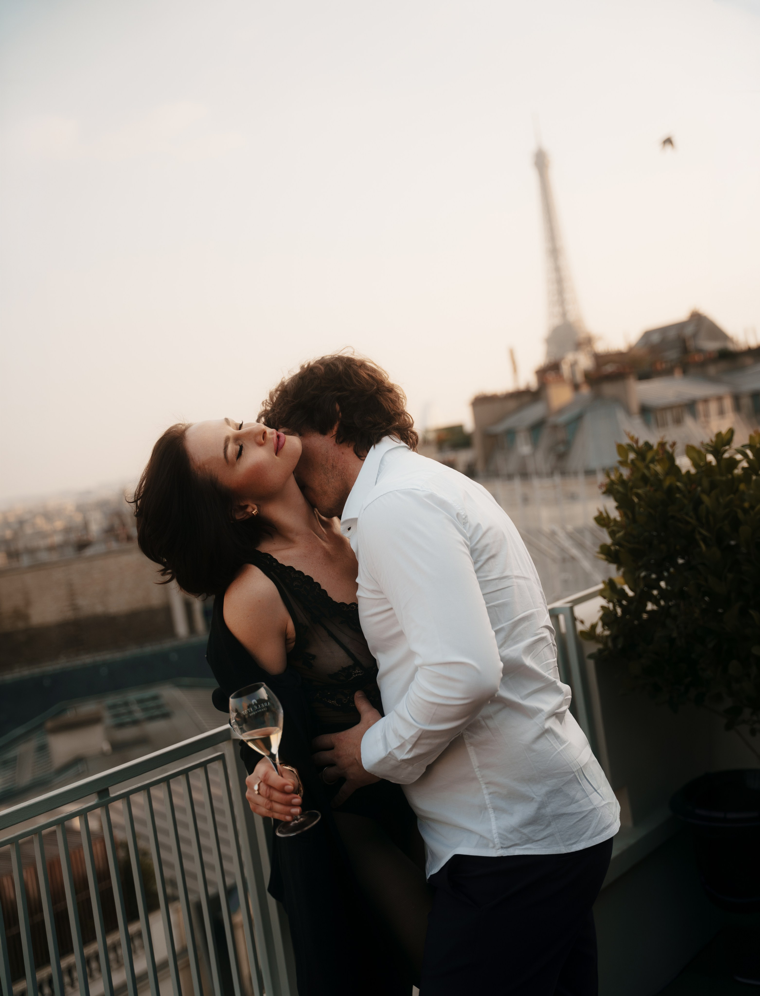 Ekaterina & Emanuele at Hôtel de Sers. Paris photographer — Polina Osipova