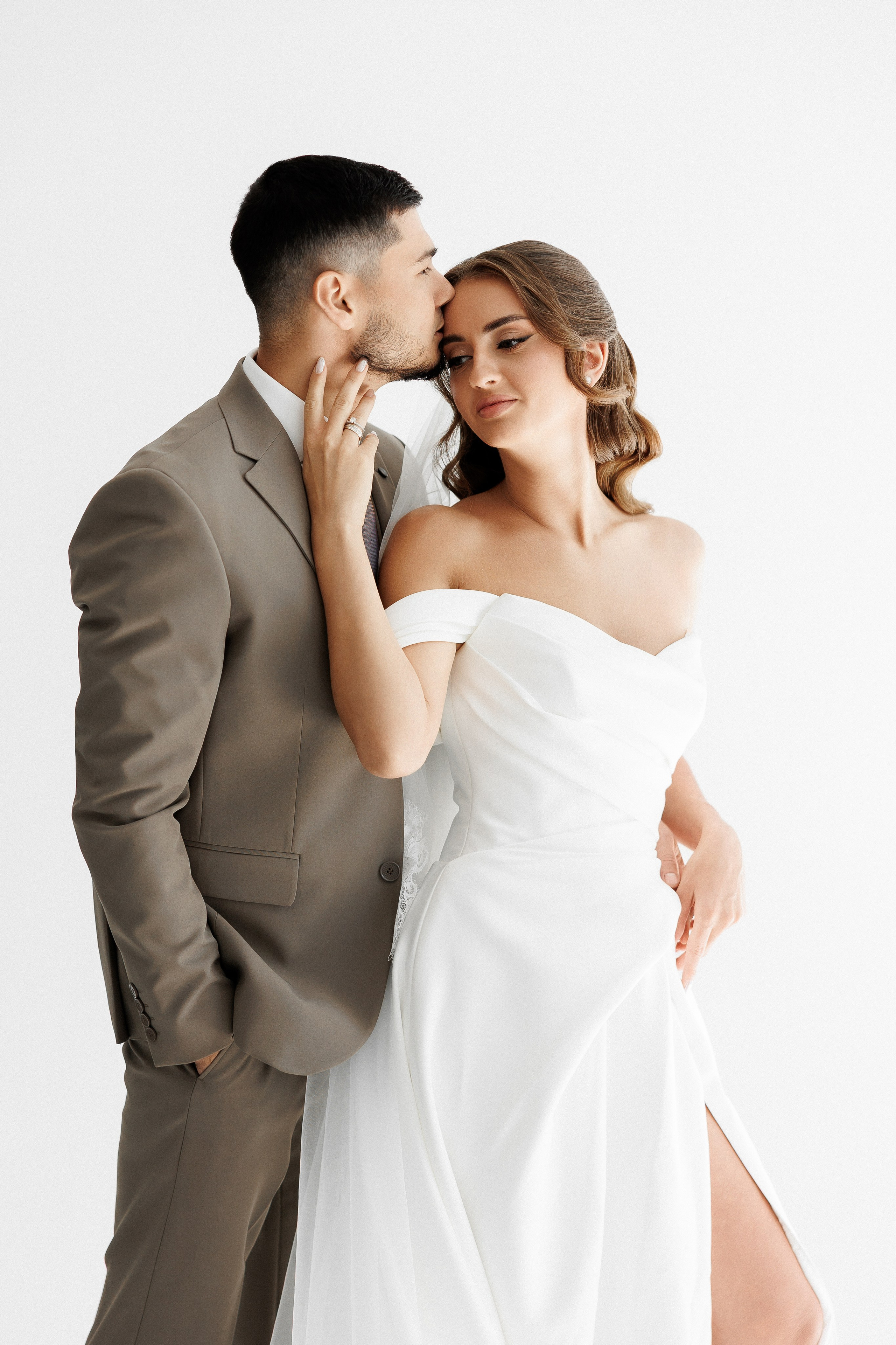 Eugen & Livia — Grand Elysee — Wedding Day. Servicii Foto și Video 067188353