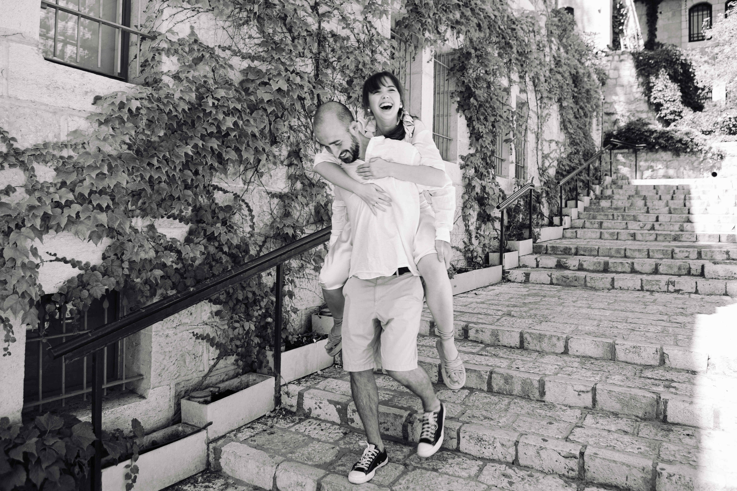 A MONTH AFTER THE WEDDING (morning). PHOTOGRAPHER IN ISRAEL