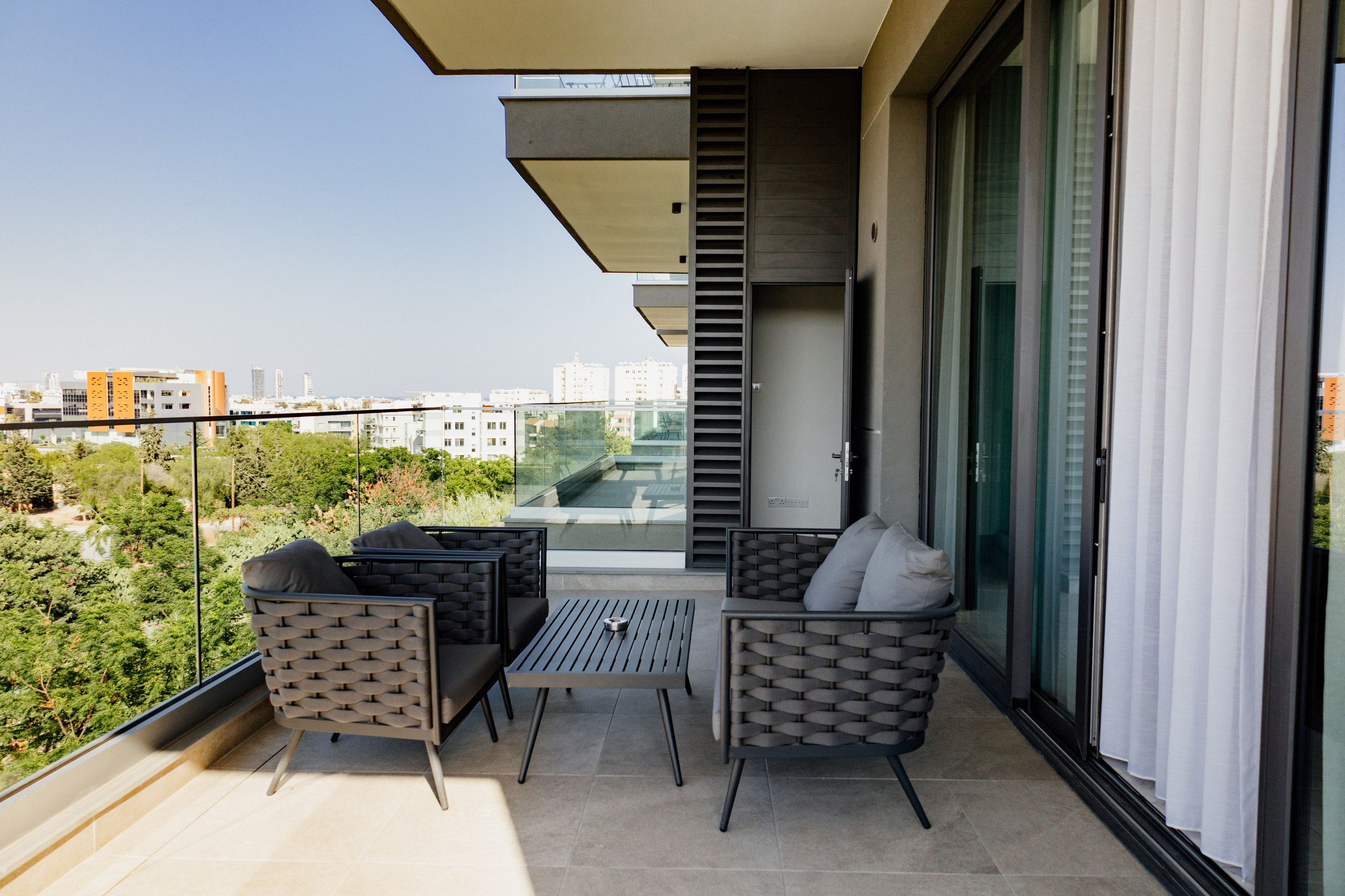 URBAN CITY RESIDENCE. Family and business portrait’s photographer in Cyprus