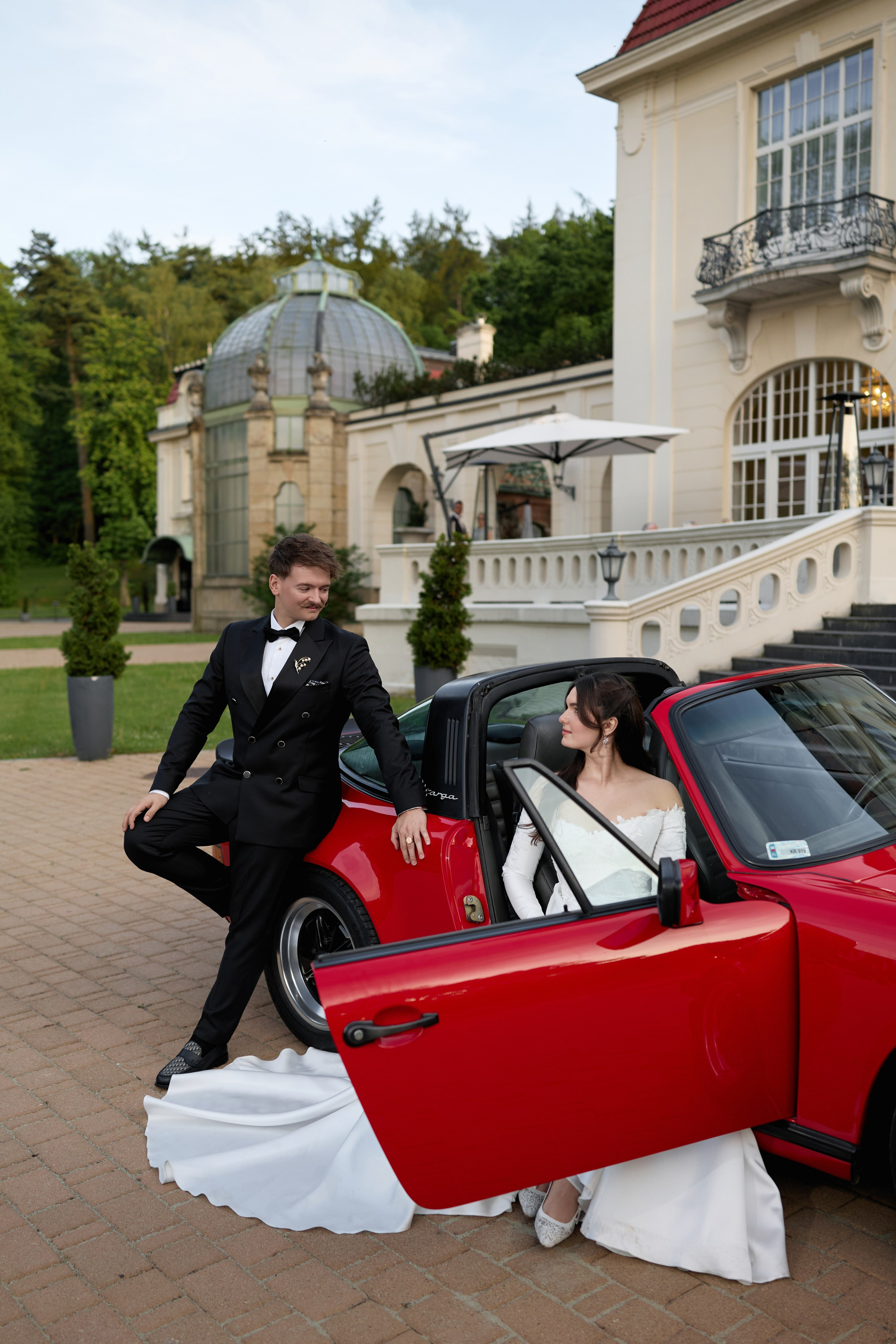 Wiktoria & Kacper. Pałac Goetz. Fotograf ślubny i rodzinny w Krakowie Yana Klymova