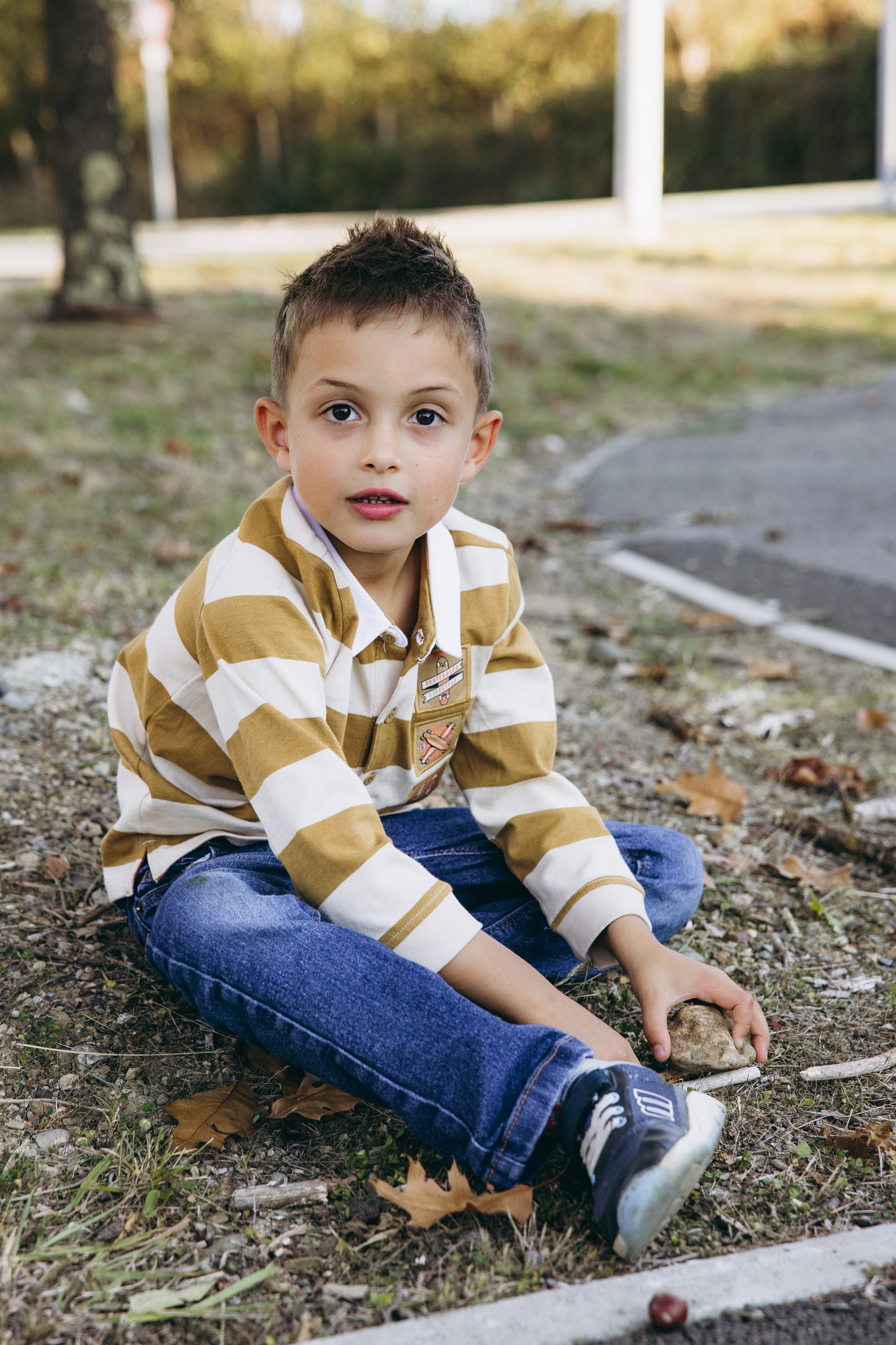 Autumn mother-son family photoshoot in Toulouse. Eugénie Smirnova — your photographer in Toulouse and southwest France