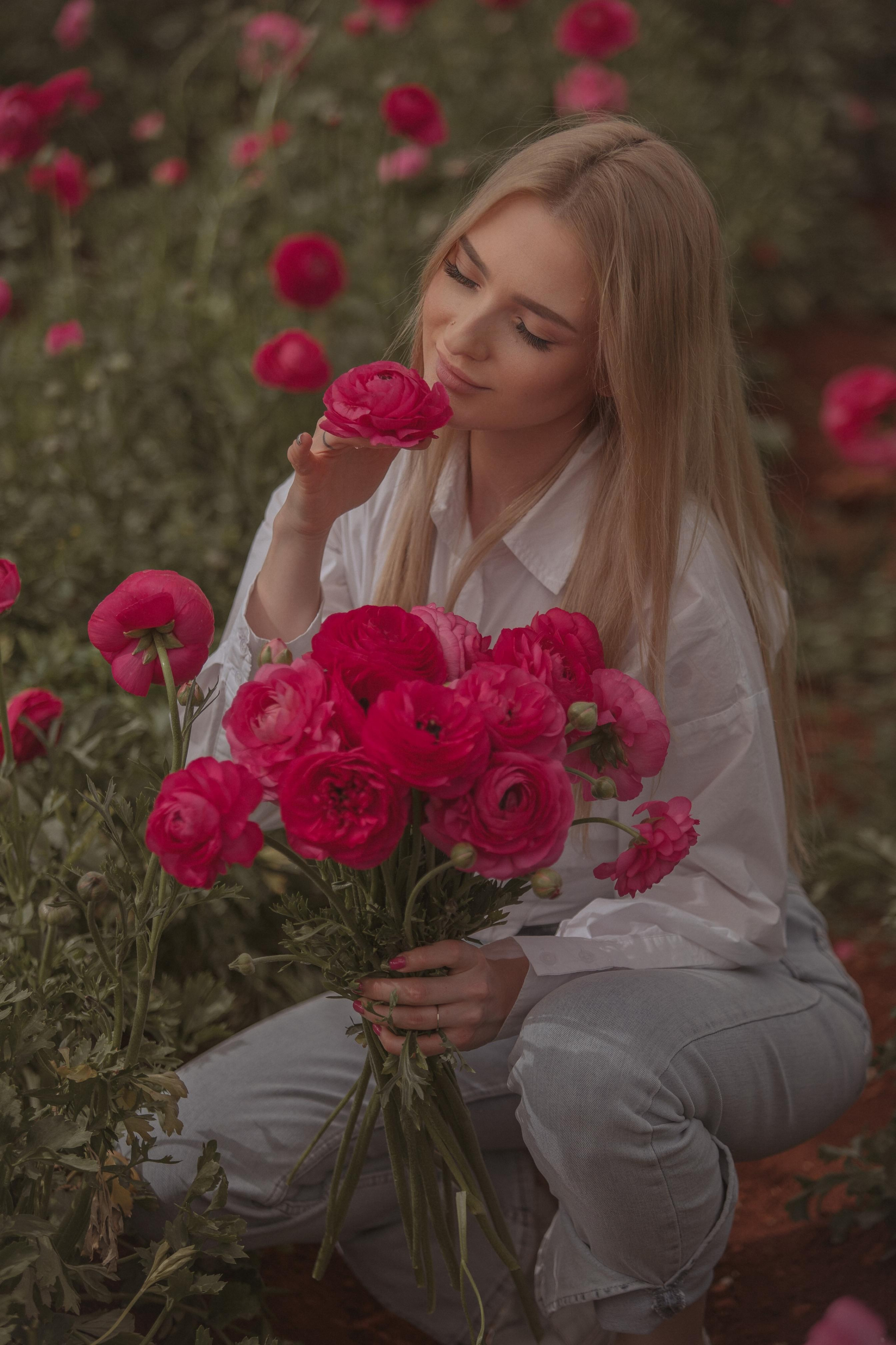 Цветы в Анталии. Цветочные плантации в Анталии. Фотосессия на цветочной плантации. Цветочные поля. Календарь цветения в Турции. Парники теплицы Турция Анталия. Цветы Анталия. Фотограф в Турции. Фотограф Анталия. Фотограф Анталья. Анталия. Анталья.Цветы ранункулист. Лютики.