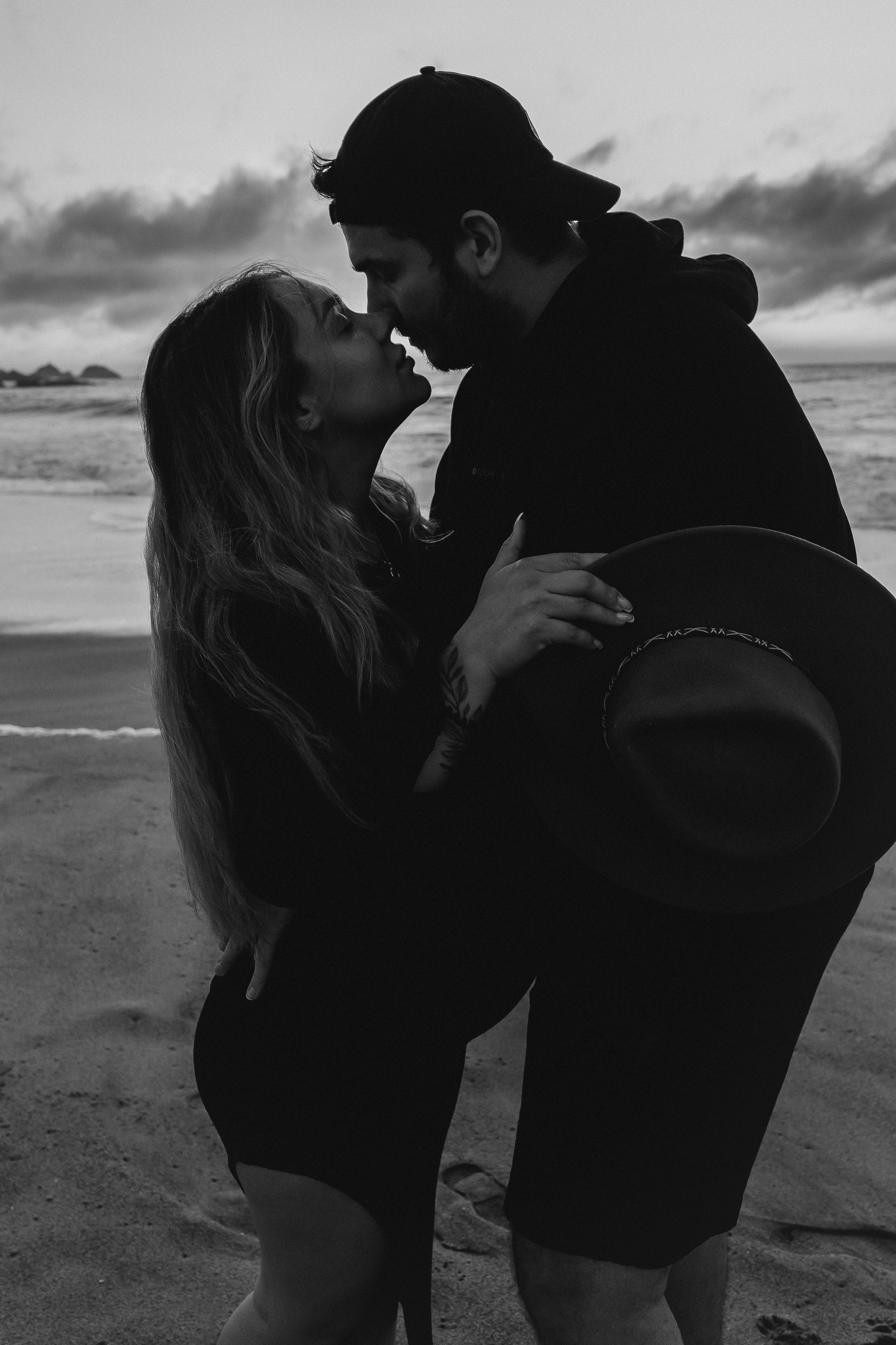 Romantic Couple Beach Photoshoot in Chile — Golden Hour Session. Photographer in Santiago, Chile Anna Almazova