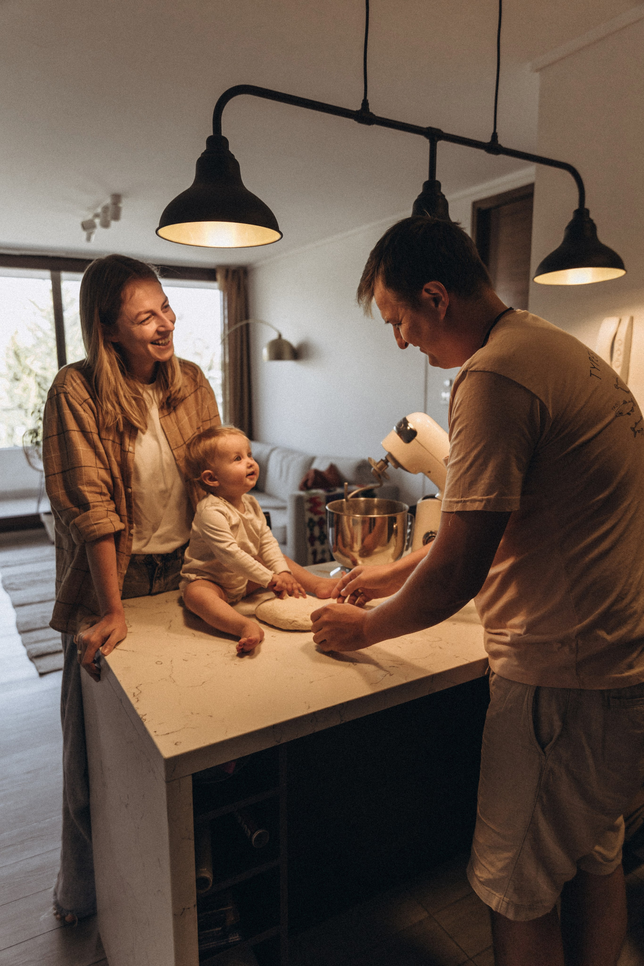 Lifestyle Family Photoshoot at Home — Cozy & Authentic Moments. Photographer in Santiago, Chile Anna Almazova