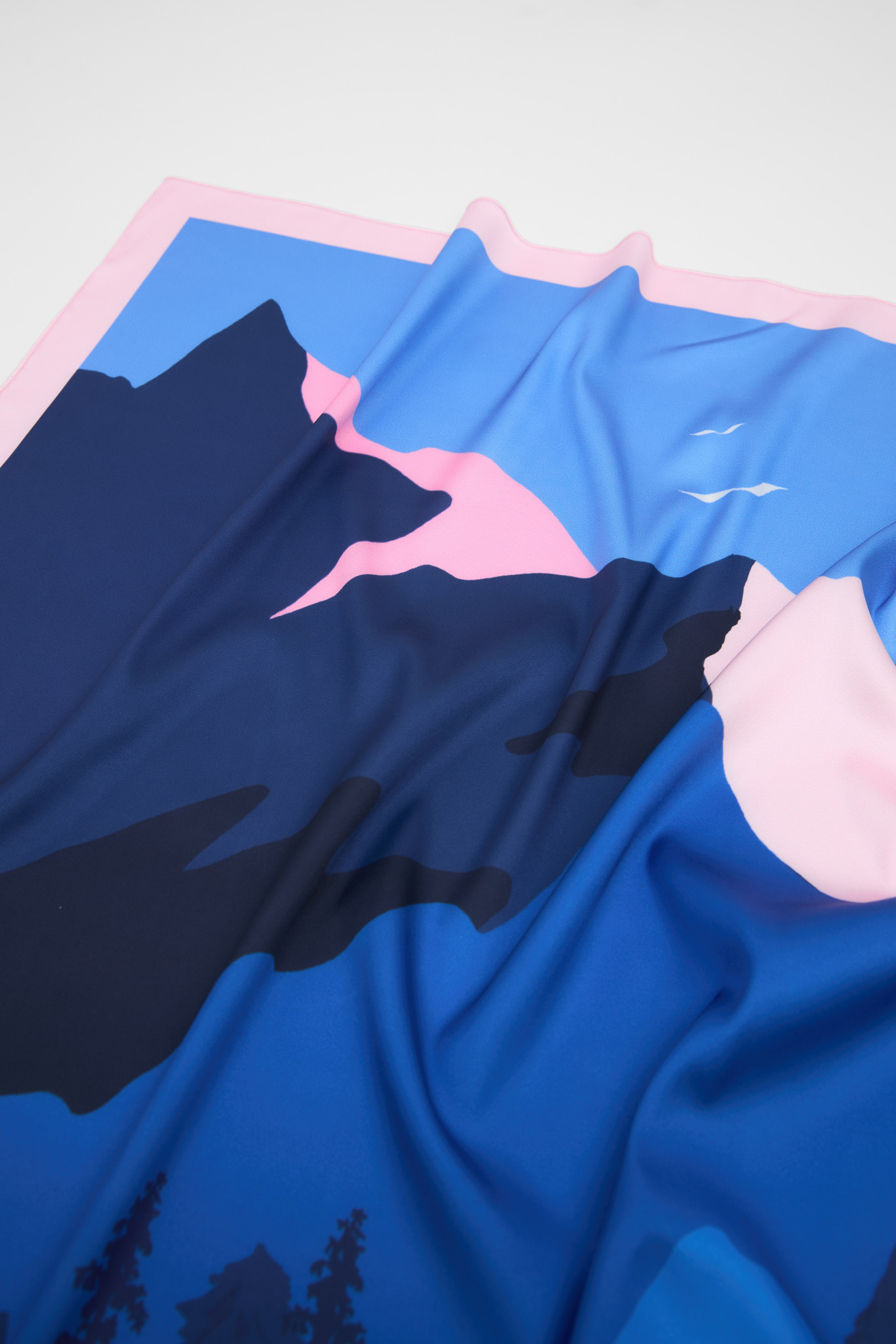 Головные уборы. Предметная фотосъемка в Алматы. Студия фото и видео съемки товаров