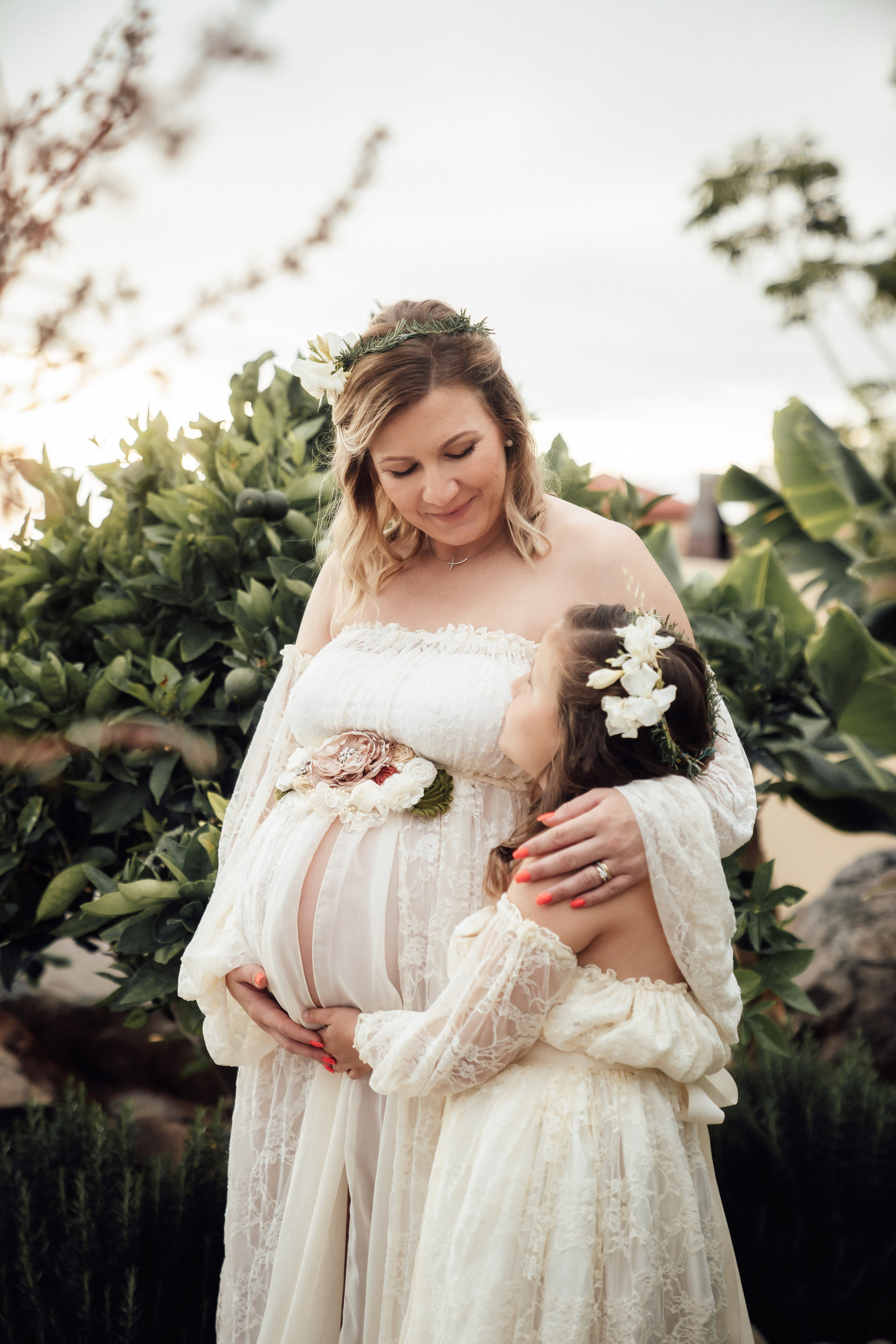 White lace dress #4 20+20€. Professional photography in Tenerife Tania Bonnet