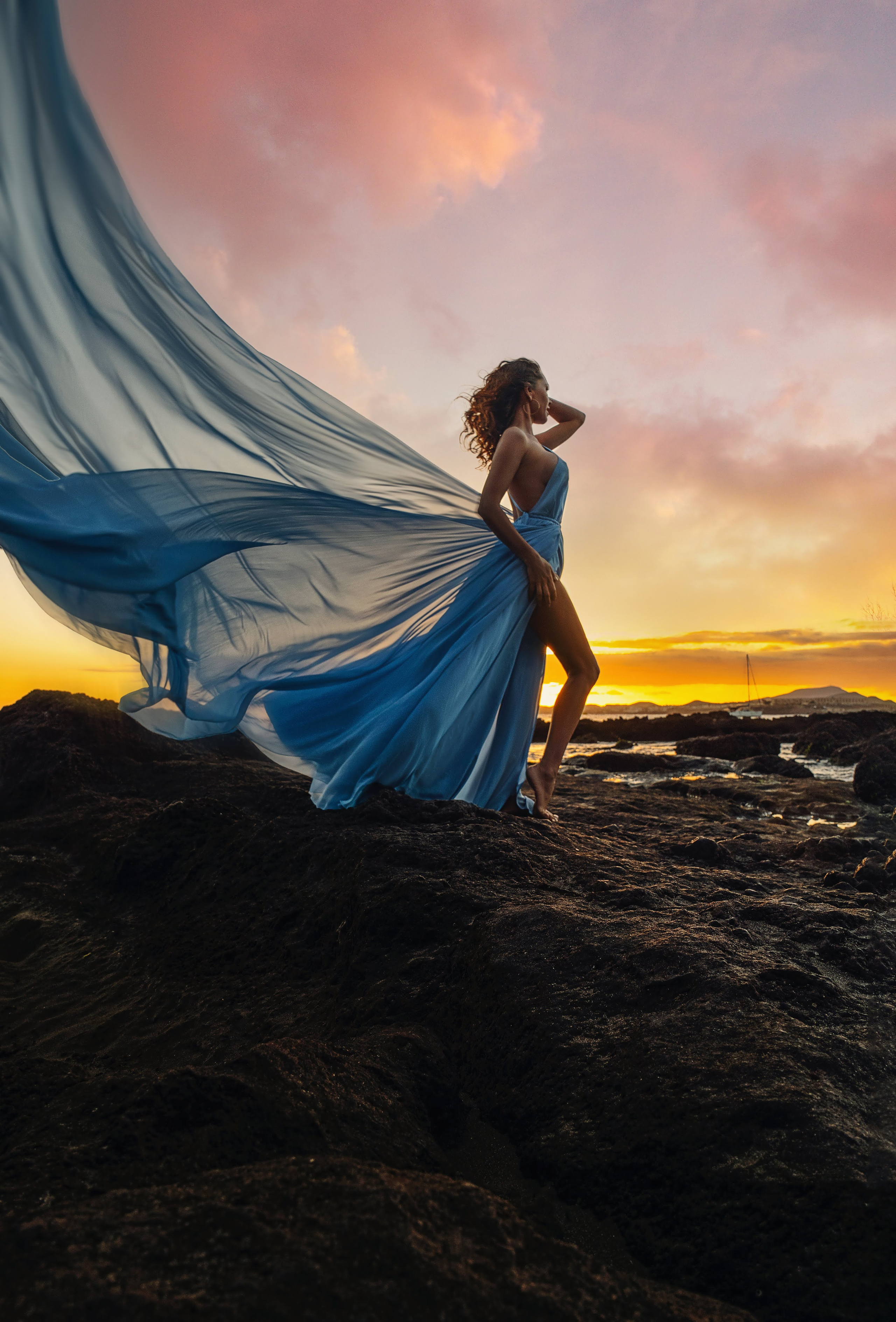 Голубое летящее платье на Тенерифе