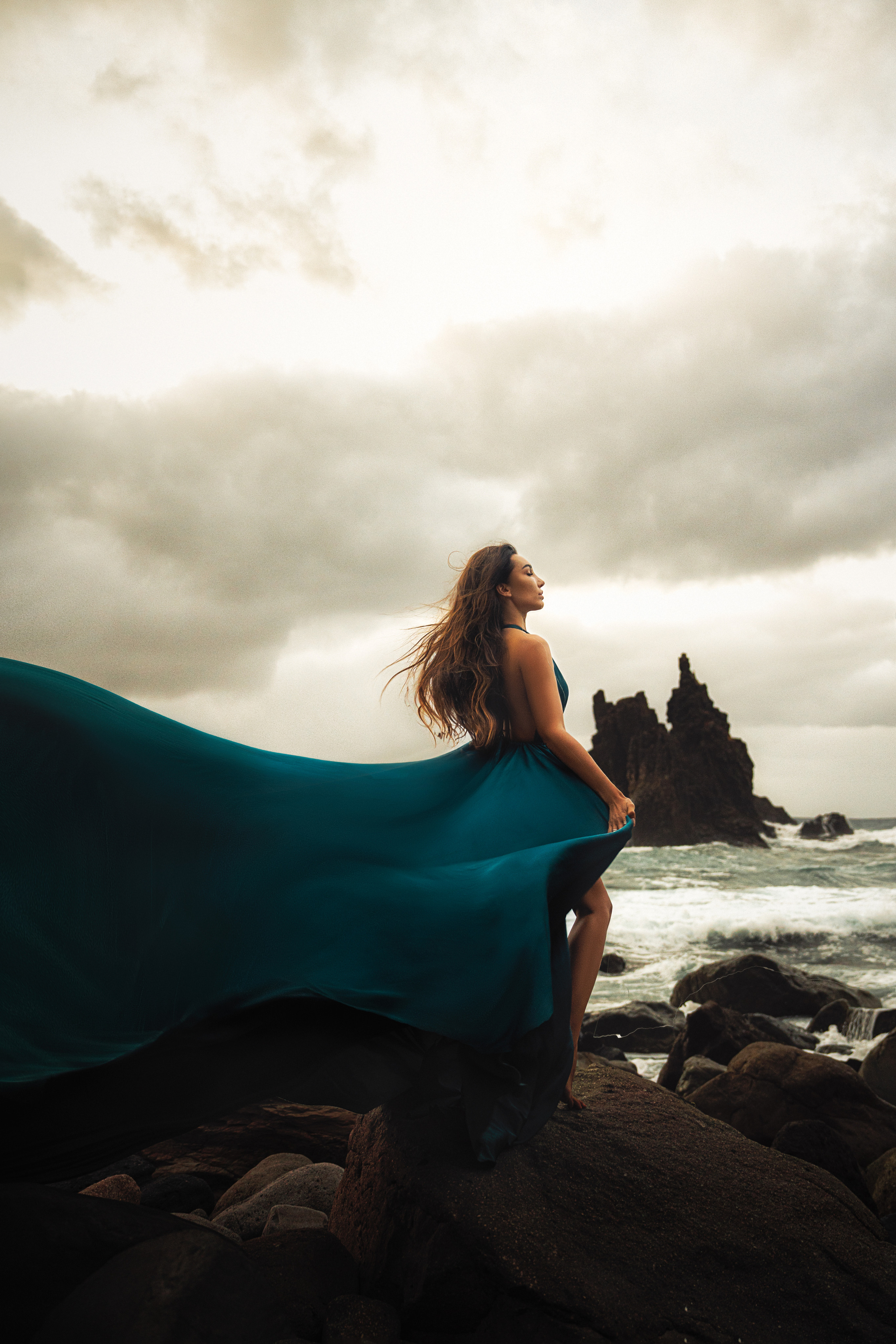 Зеленое шлейфовое платье Тенерифе