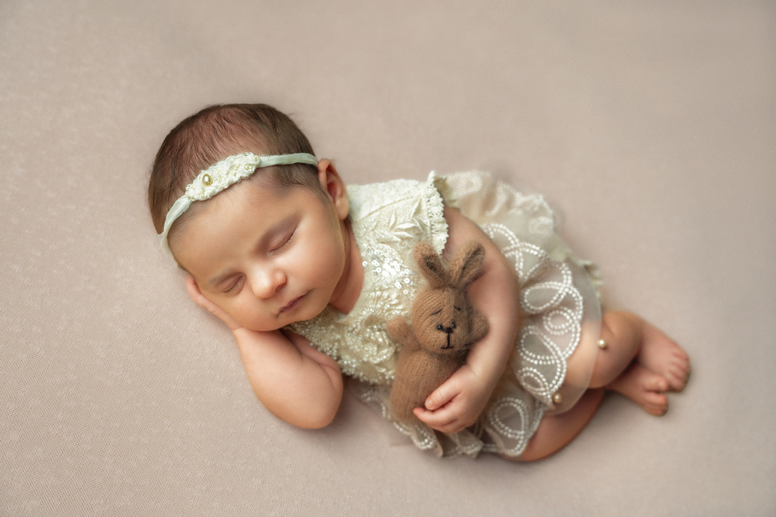 Newborn photoshoots in Tenerife. Professional photography in Tenerife Tania Bonnet