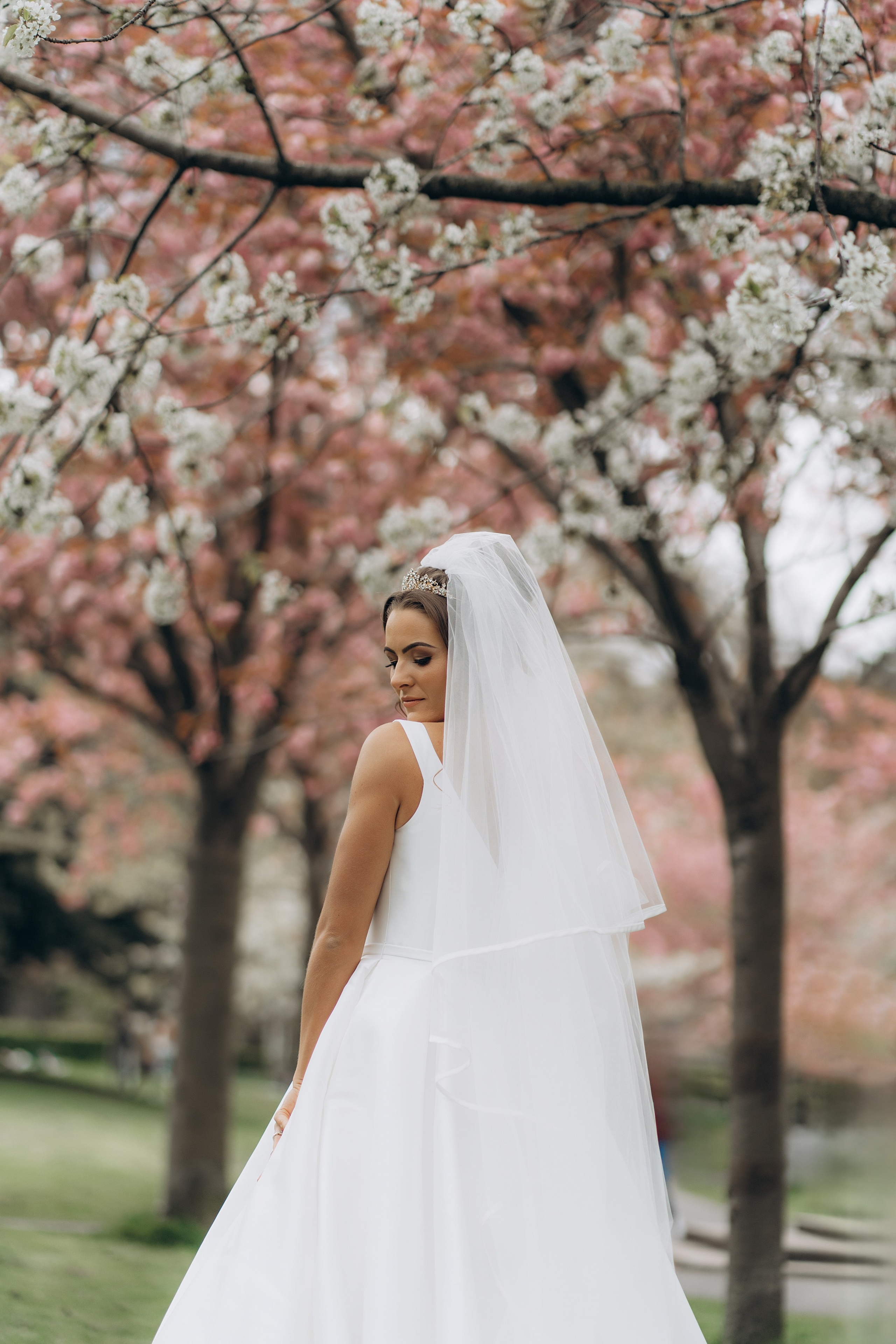 Megan & Oneias. Main