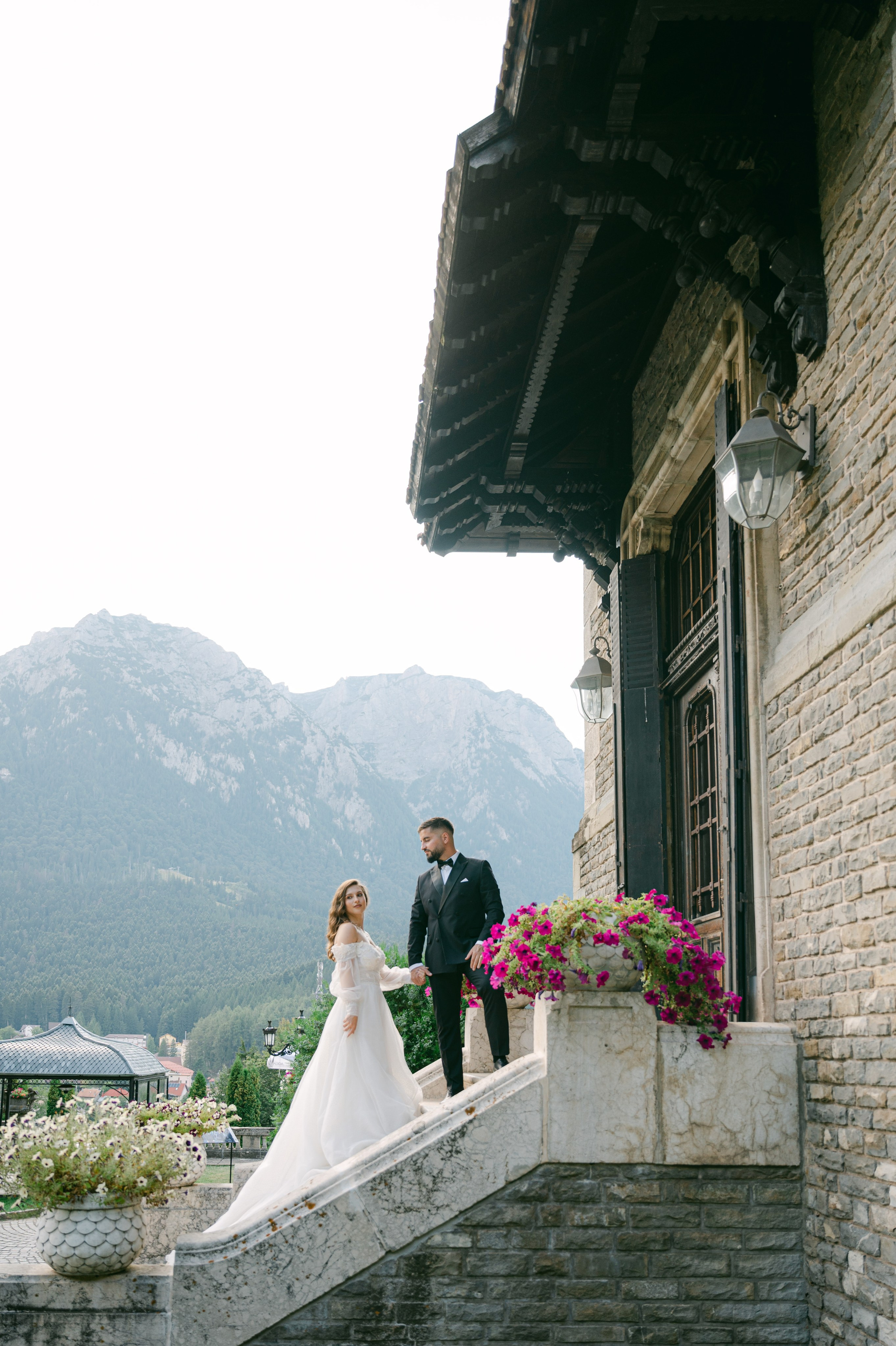 Sedinta foto trash the dress la castelul Cantacuzino