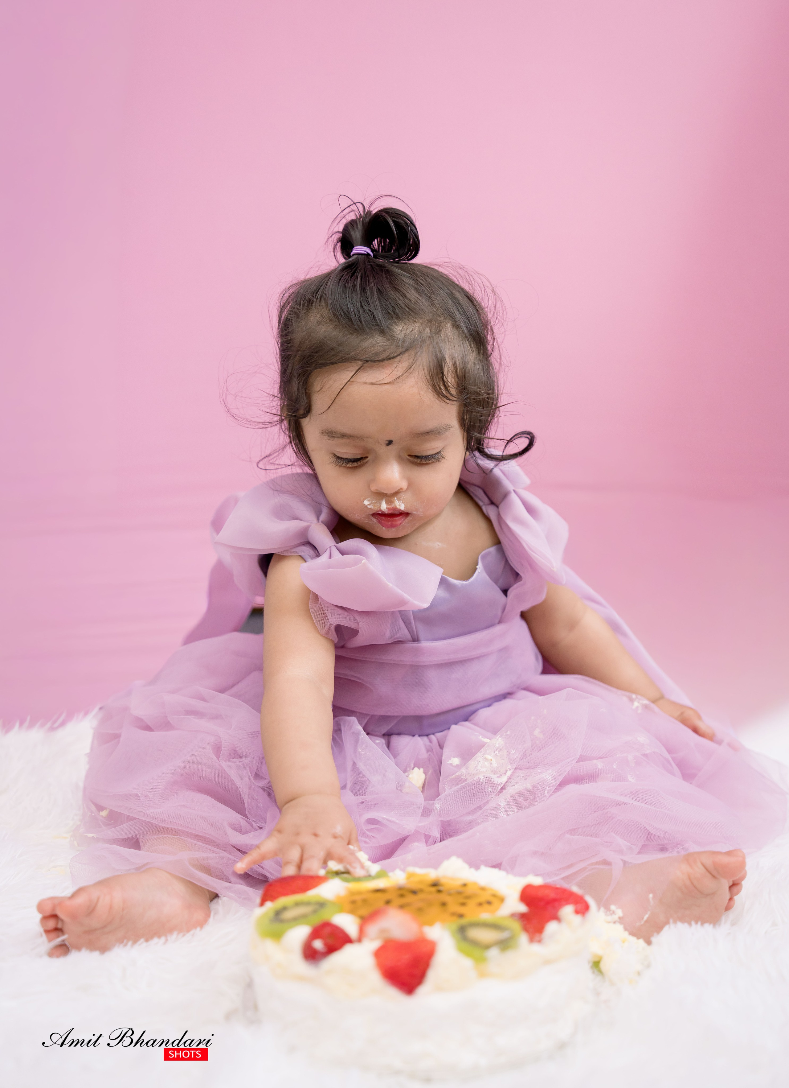 Yuhana’s Cake Smash Session. Freelance Photographer in Newcastle & Central Coast