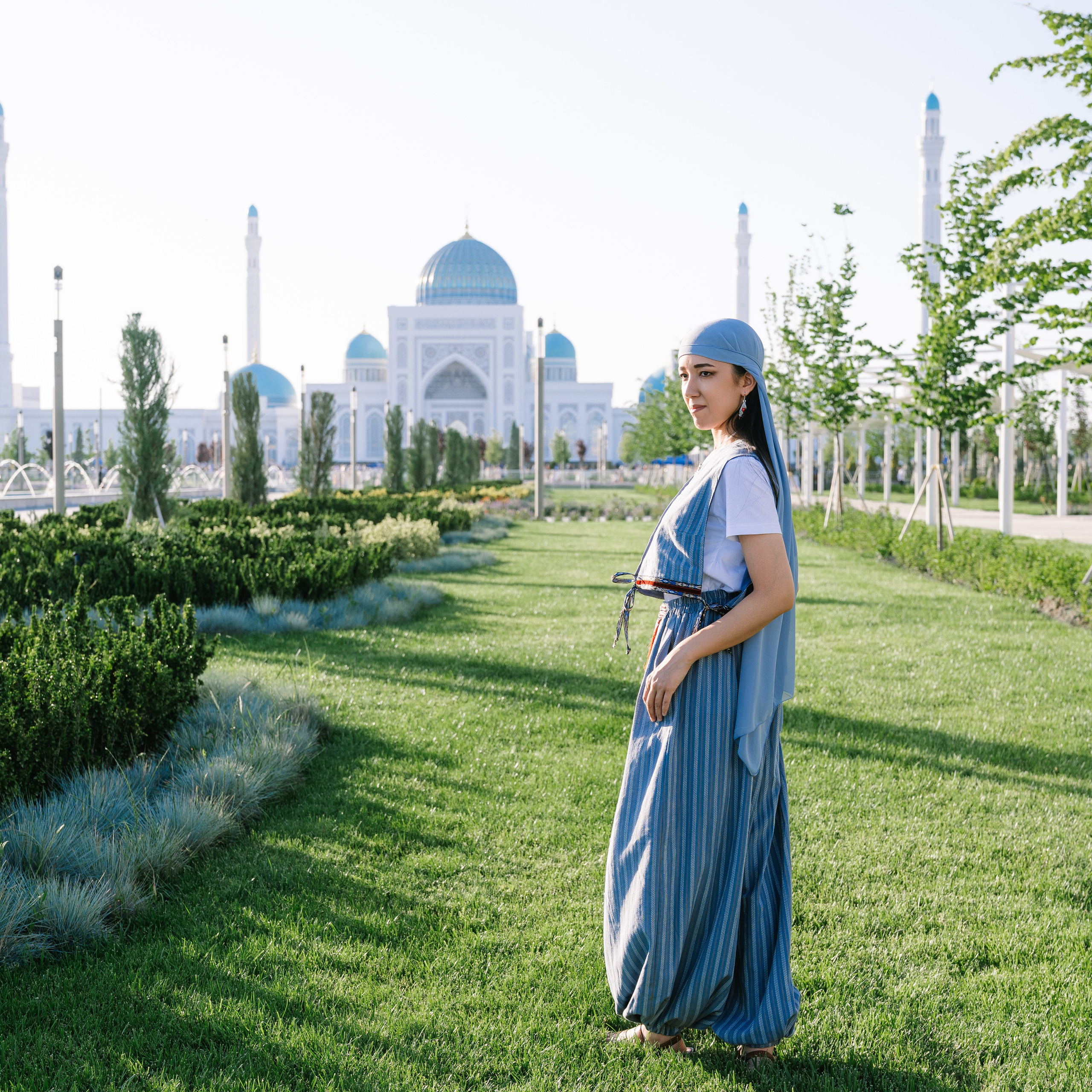 Аренда длинных узбекских платьев для фото. Фотограф в Узбекистане и Самарканде Джасур Марупов