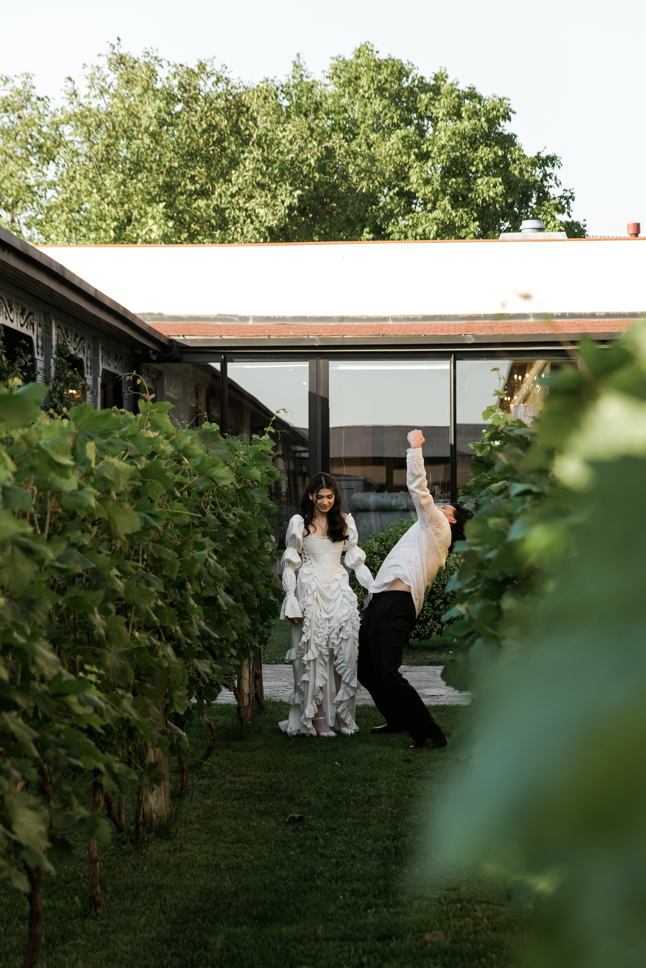 Свадебная пара из Грузии и Казахстана в Тбилиси. Свадебные фотографы в Грузии, Армении. Макс Коваленко и Лара Татосян. Свадебный видеограф