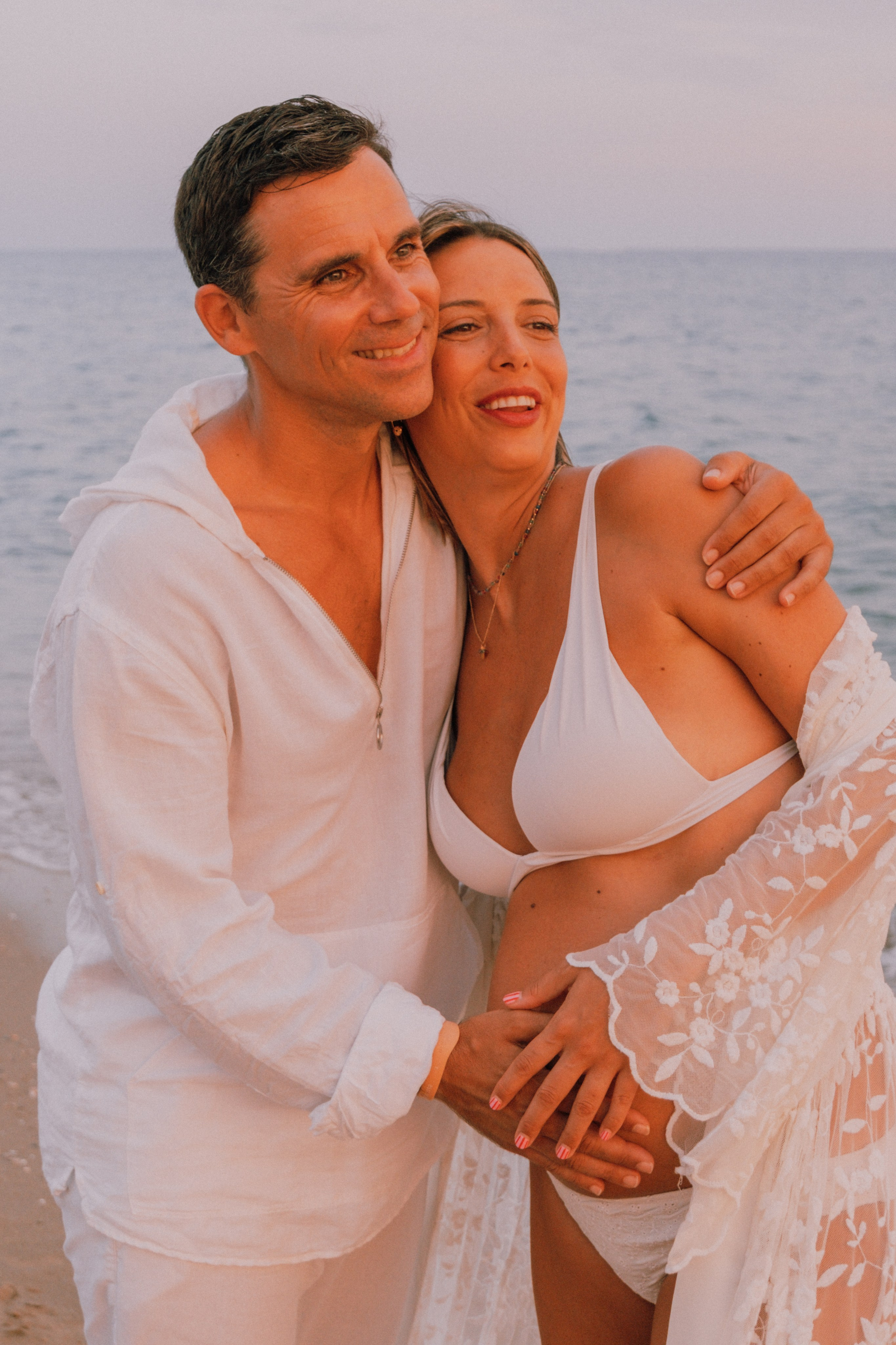 Sesión embarazo en la playa. Fotografía profesional en Calafell - Elena Medvedeva