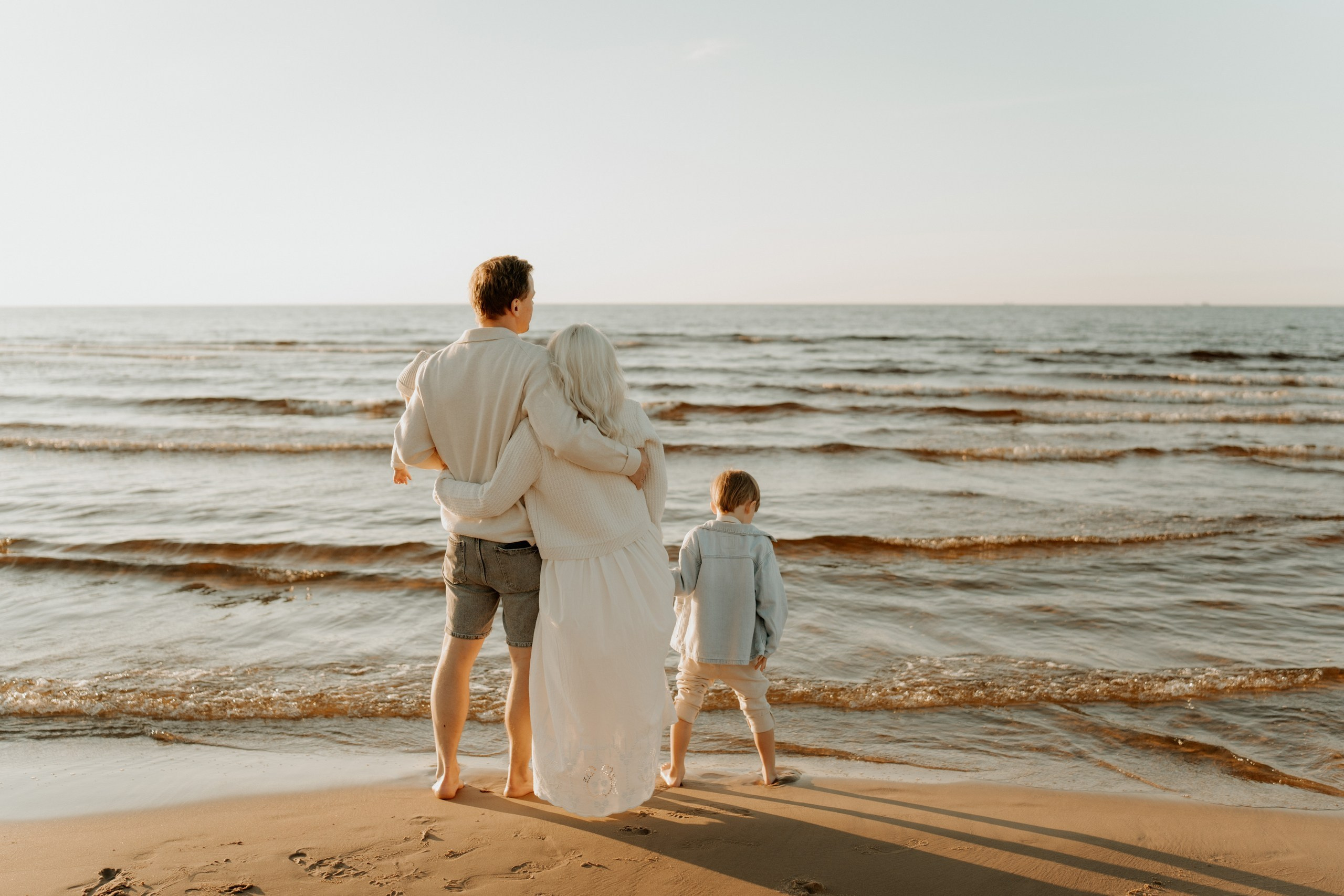 FAMILY IN AUTUMN SUN. Dagneshi Photography