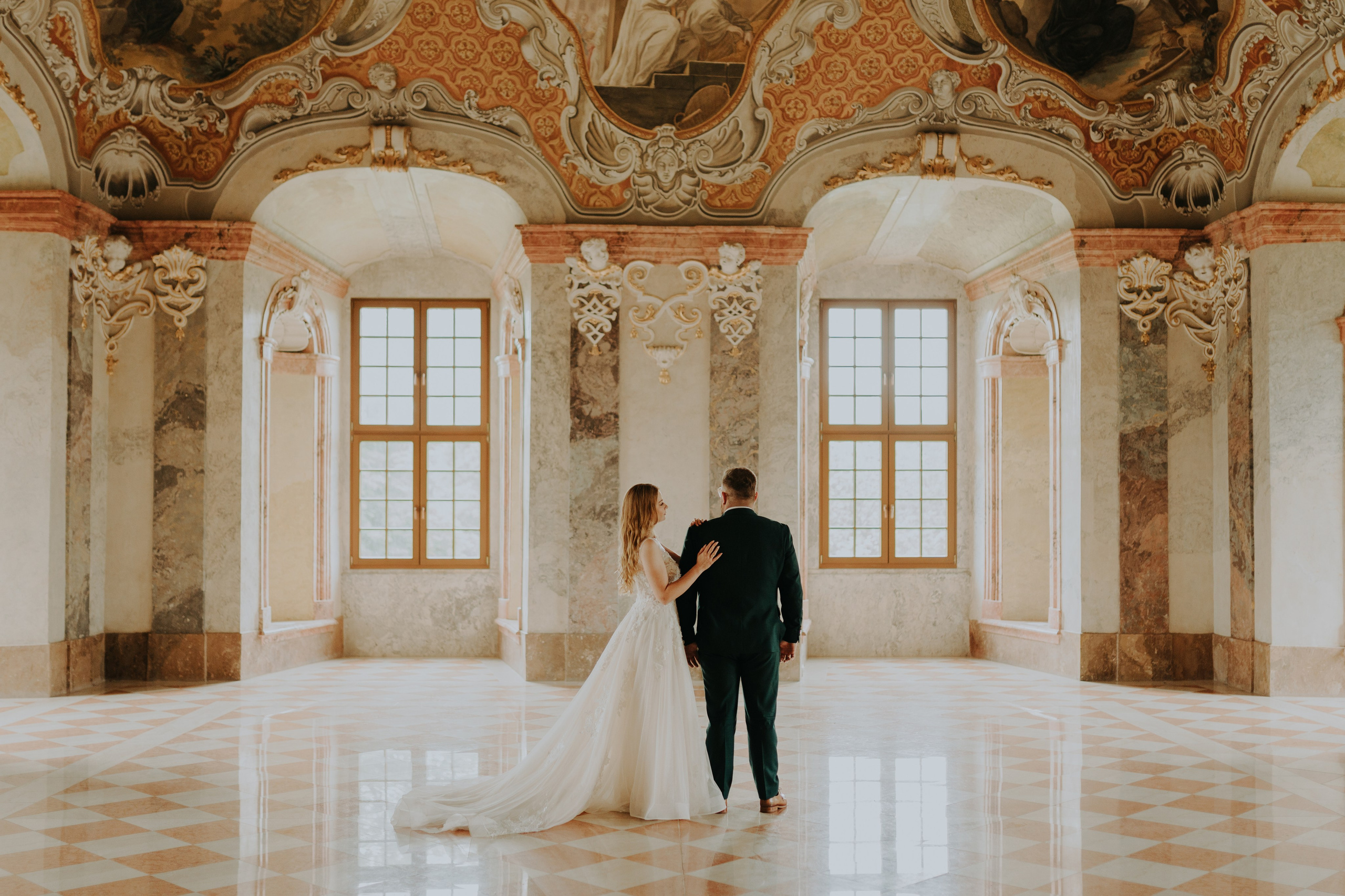 Klasztor Cystersów w Lubiążu: Plener ślubny Oli i Rafała. Fotograf ślubny Śląsk – reportaż ślubny | KarkowskaFoto